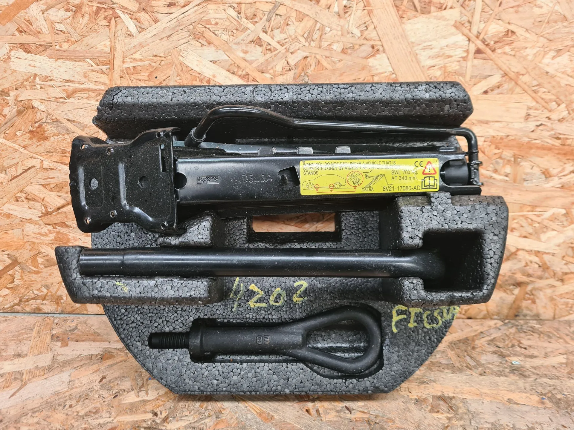 Macaco FORD Fiesta VI (CB1, CCN)