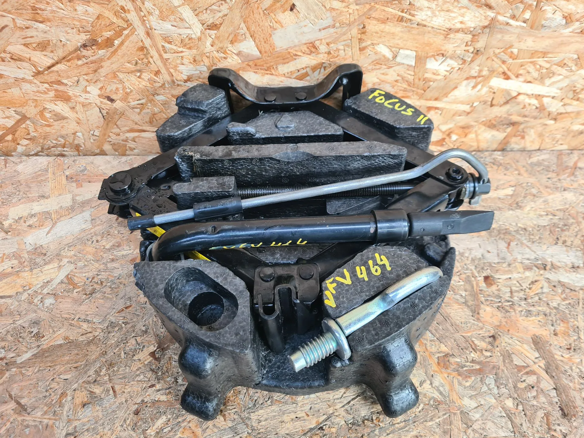 Macaco FORD Focus II Carrinha (DA_)