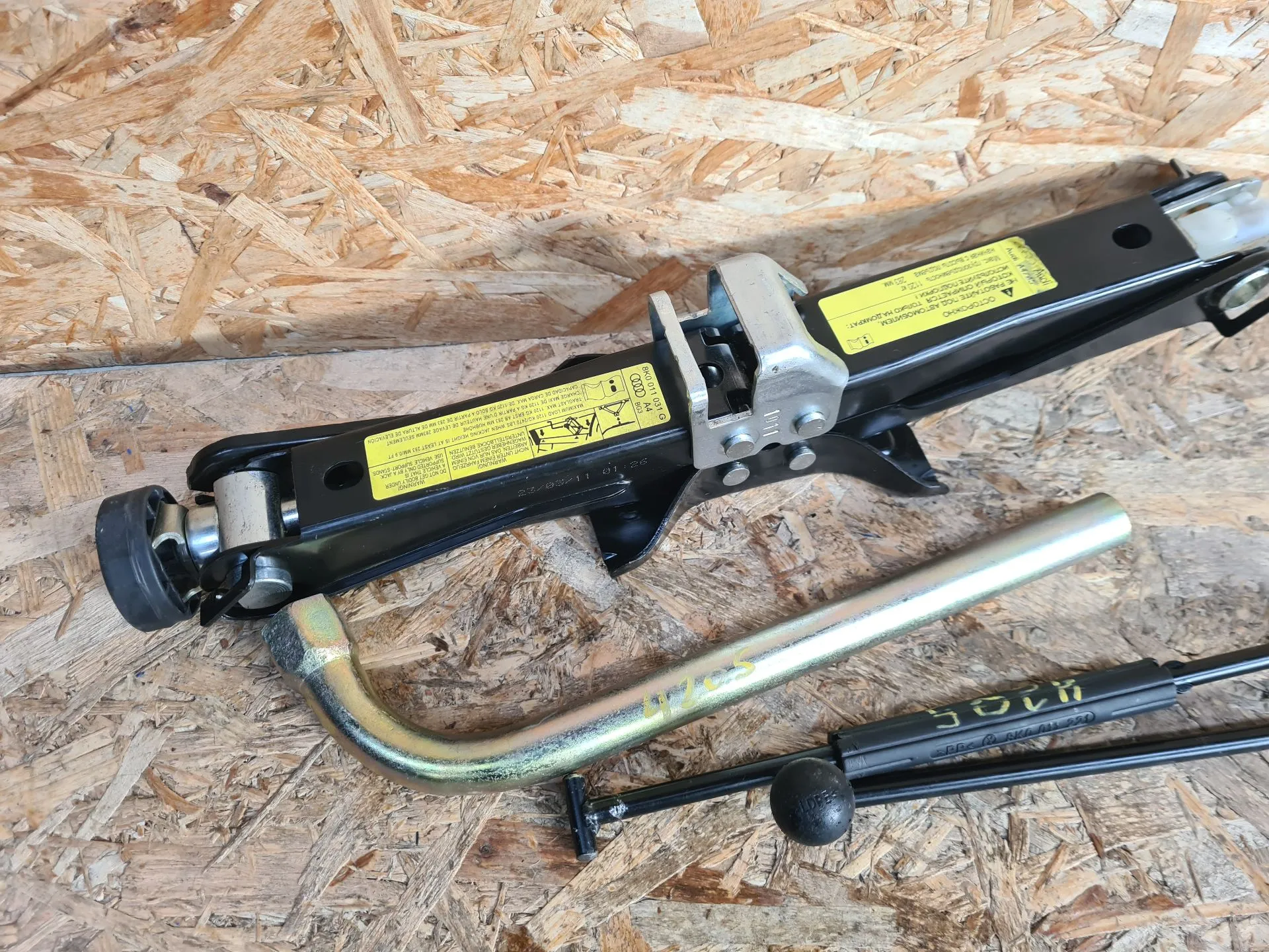 Cric AUDI A4 Avant (8K5, B8) Imagem-1