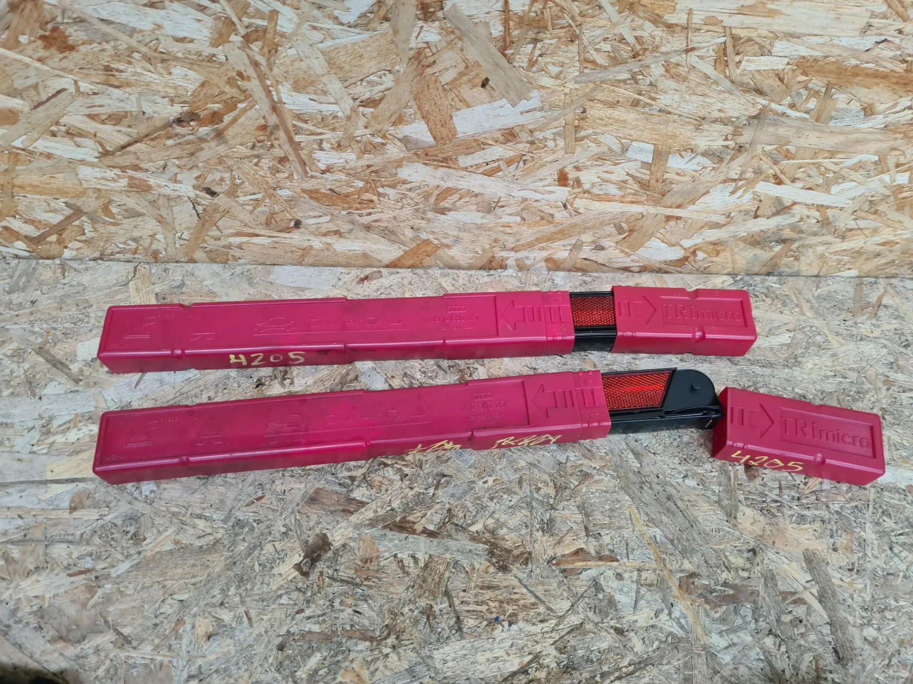 Triângulo de sinalização AUDI A4 Avant (8K5, B8)