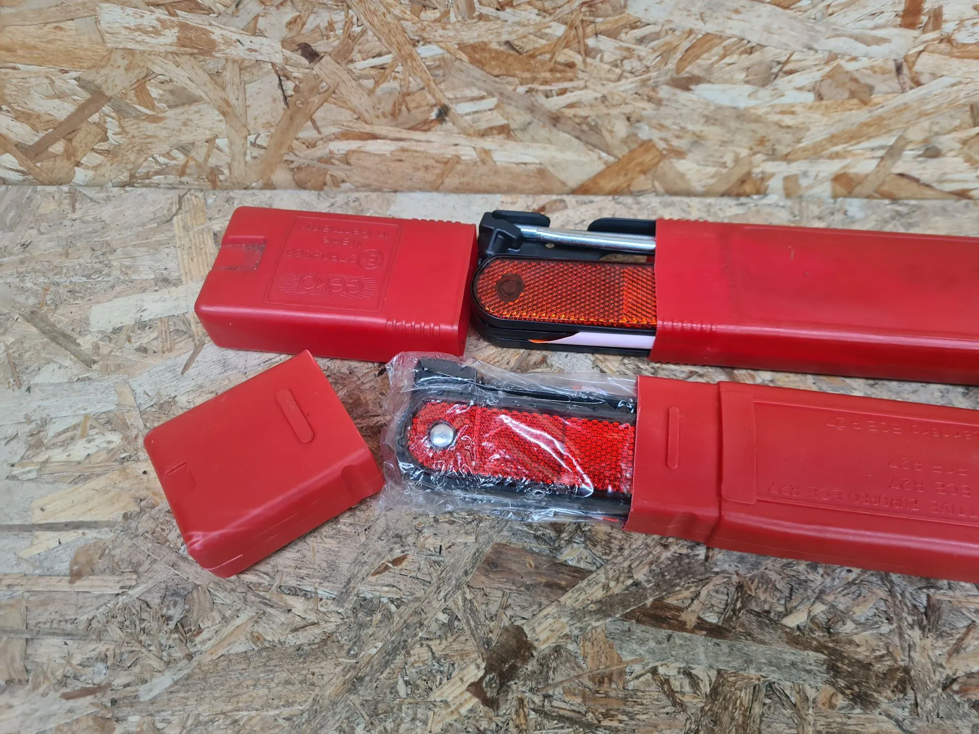 Triângulo de sinalização FORD Puma (J2K, CF7) Imagem-1