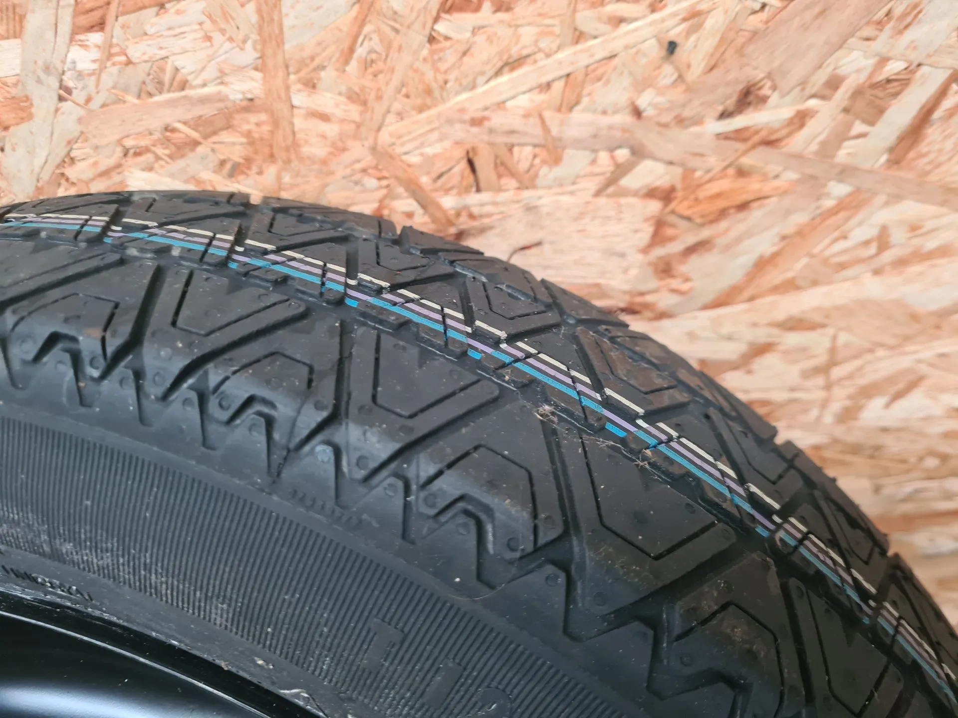 Pneu suplente PEUGEOT 208 Imagem-3