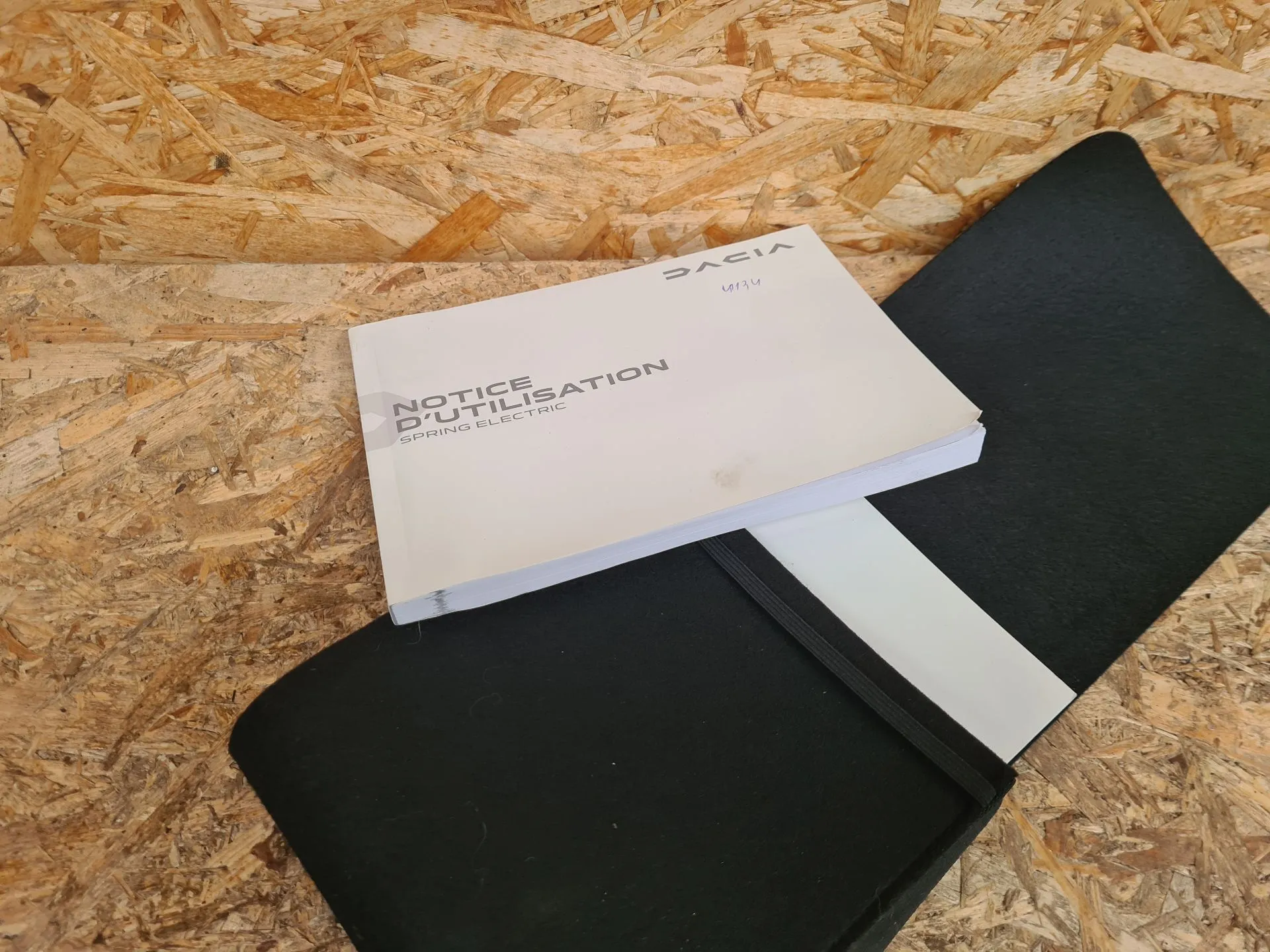 Bolsa com manual de utilizador do veículo DACIA Spring Imagem-1