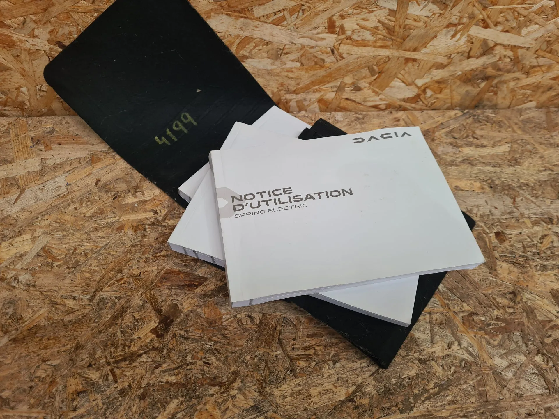 Bolsa com manual de utilizador do veículo DACIA Spring Imagem-1