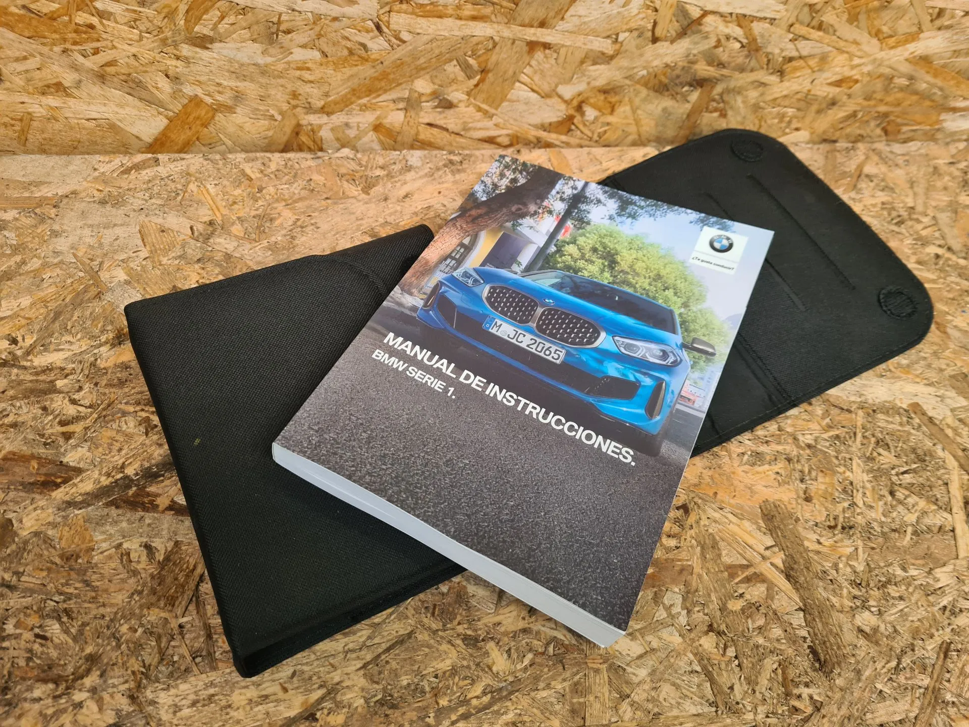 Bolsa com manual de utilizador do veículo BMW 1 (F40) Imagem-1