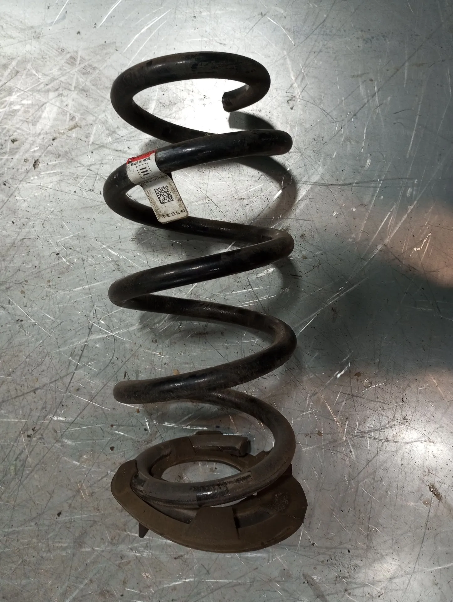 Molla sospensione posteriore sinistra TESLA Model 3 (5YJ3)