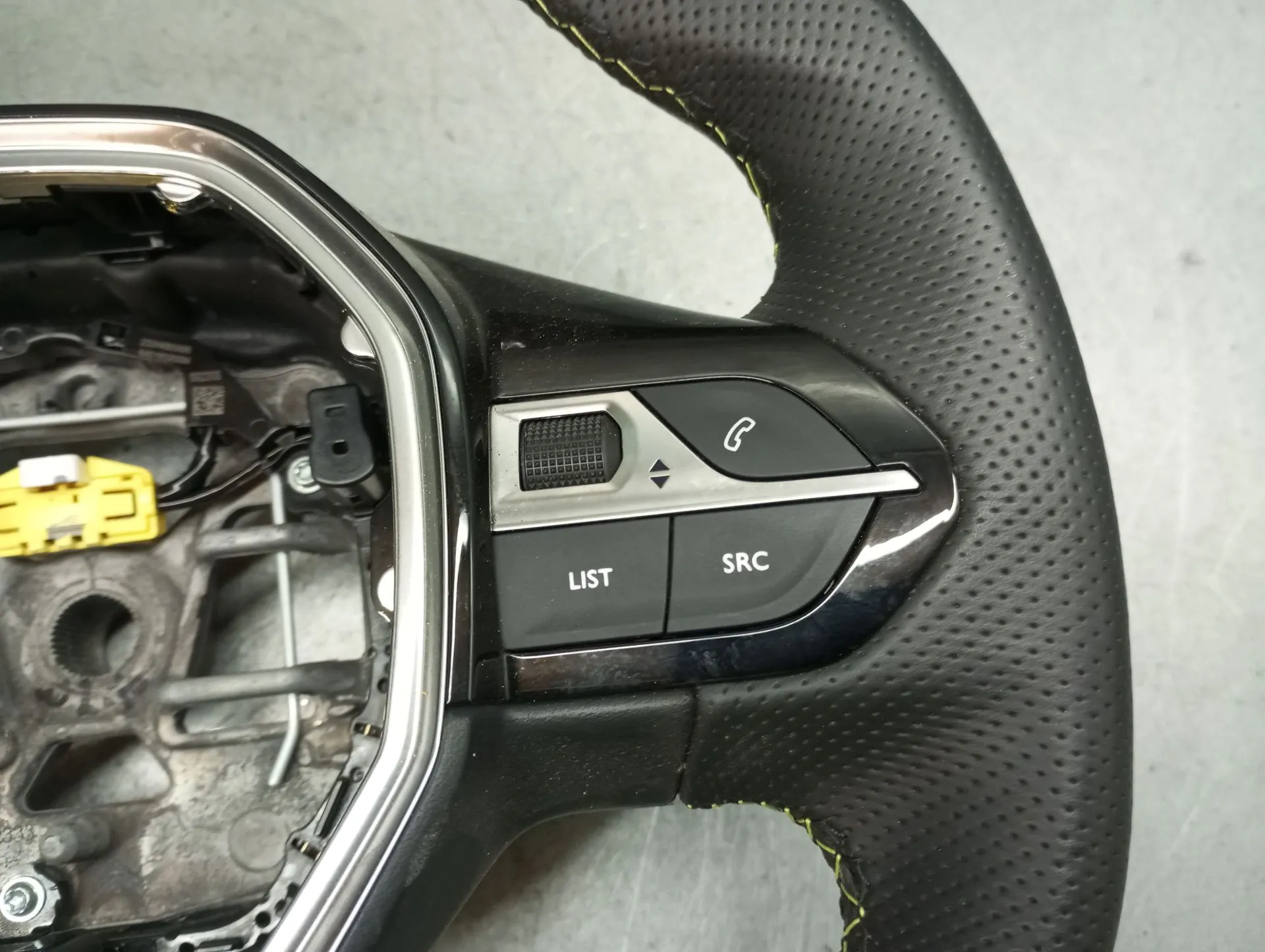 Volante PEUGEOT 208 II Imagem-2