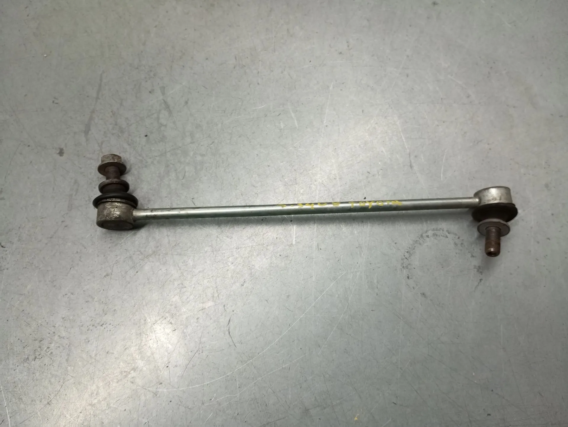 Tie rods / stabilizer links TOYOTA Corolla Hatchback (_E21_)