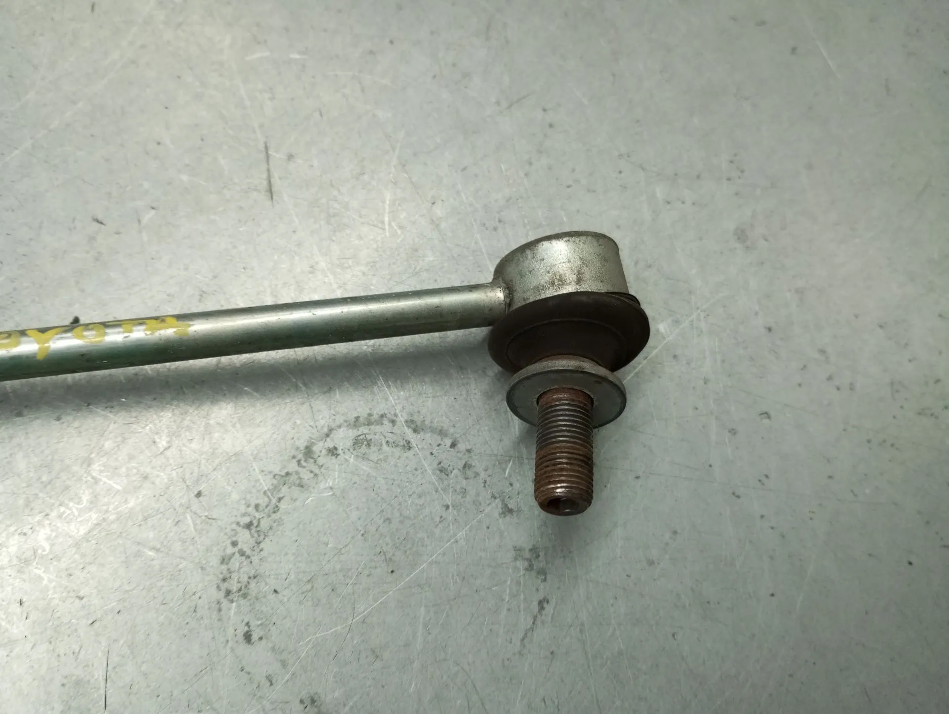 Tie rods / stabilizer links TOYOTA Corolla Hatchback (_E21_) Imagem-1