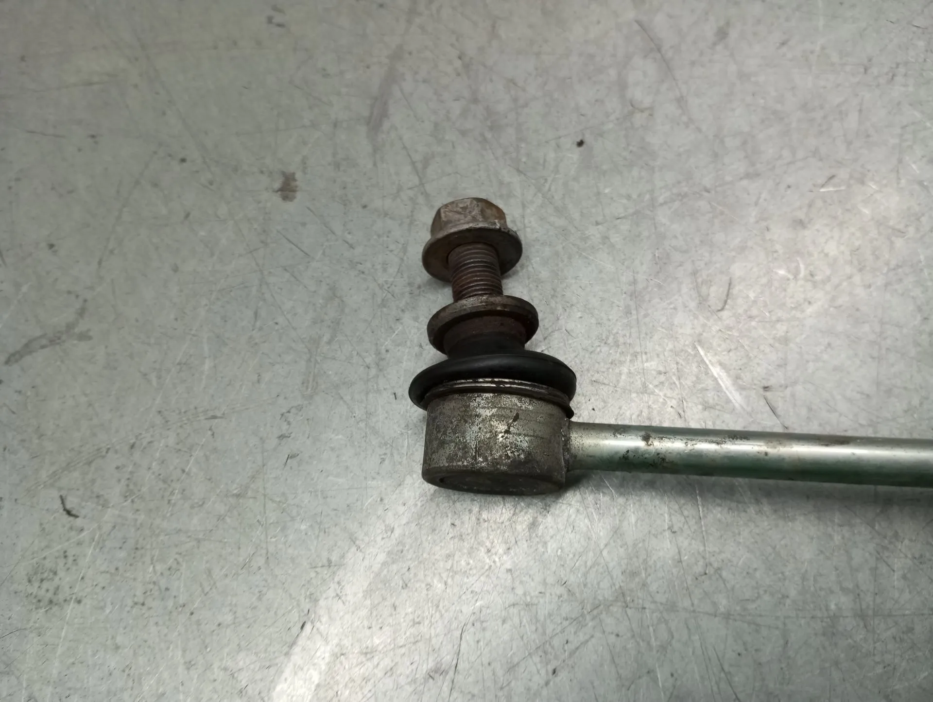 Tie rods / stabilizer links TOYOTA Corolla Hatchback (_E21_) Imagem-2