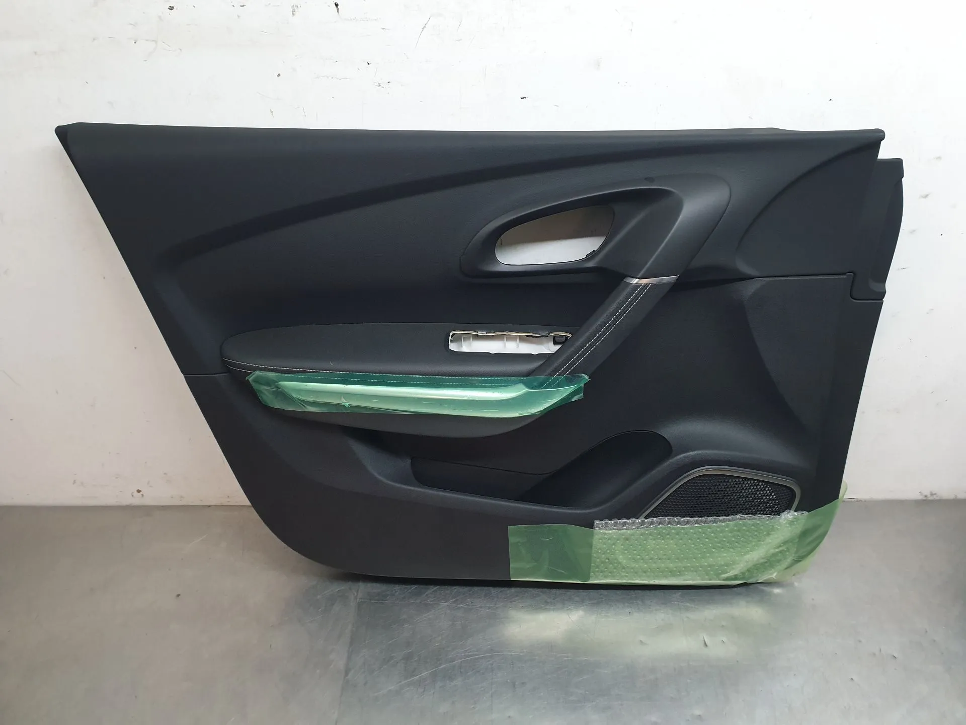 Revestimiento interior de puerta delantero izquierdo RENAULT Kadjar (HA_, HL_)