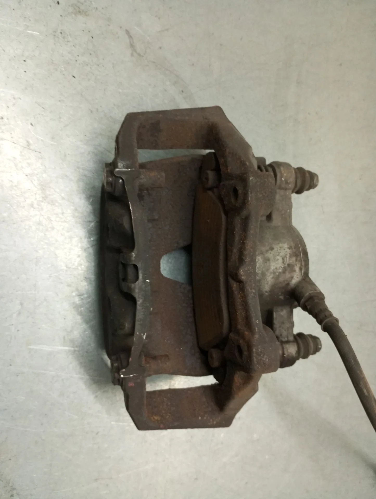 Pinça travão / maxila de travão frente esquerda MERCEDES-BENZ CLS (C218) Imagem-1