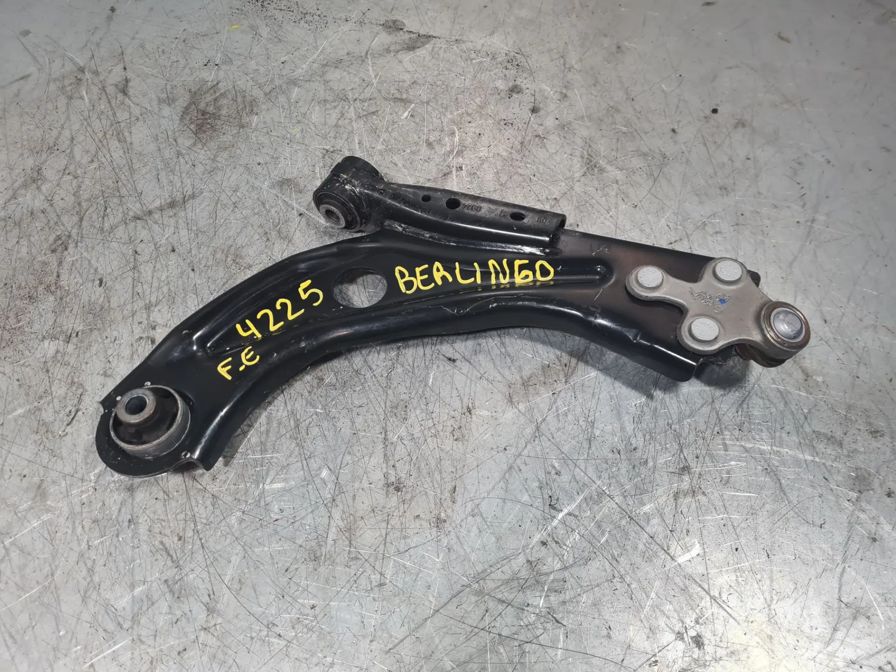 Braccio di sospensione anteriore sinistro CITROËN Berlingo (K9)