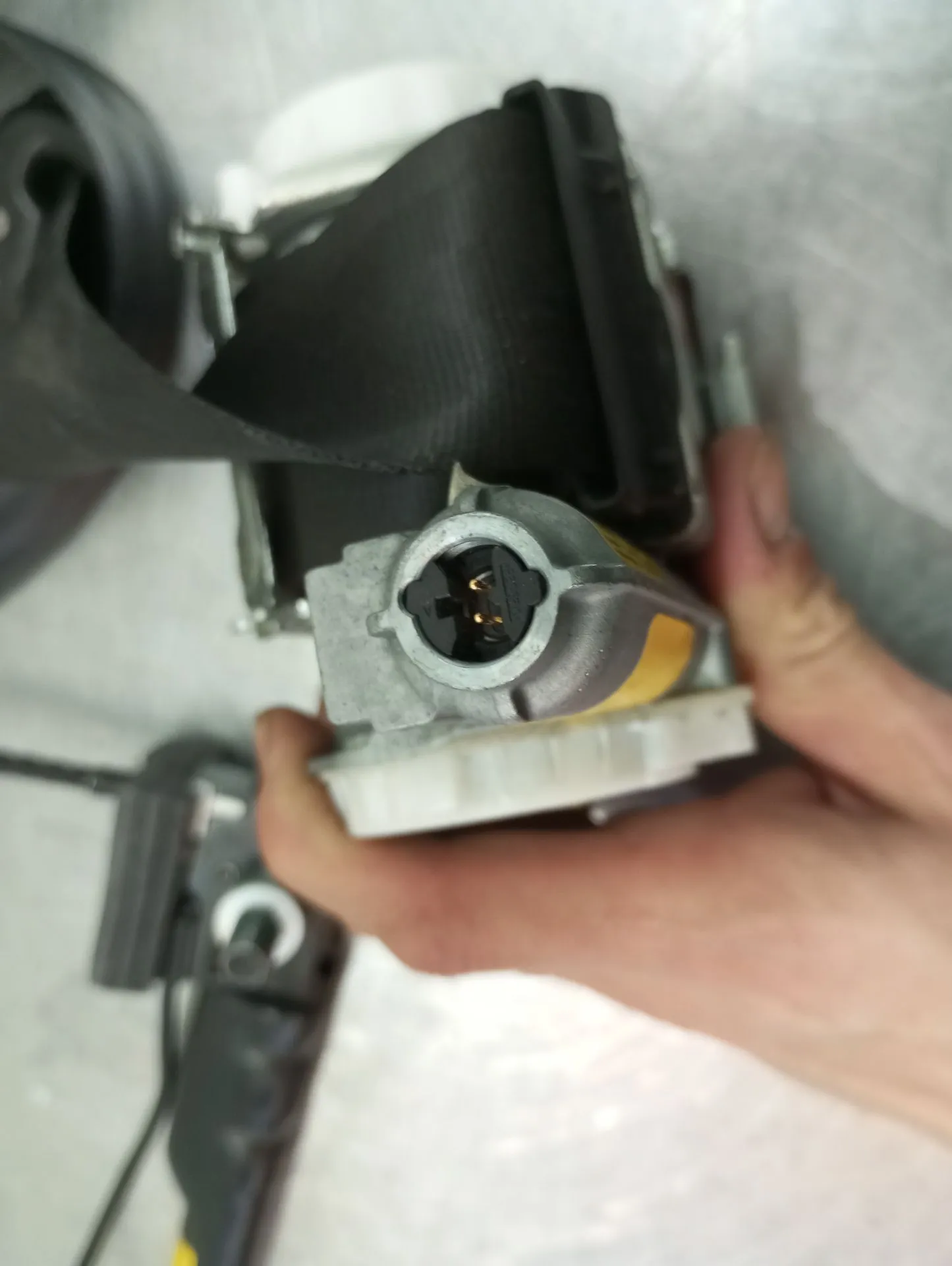 Left front seatbelt pretensioner FIAT 500 C (312_) Imagem-3