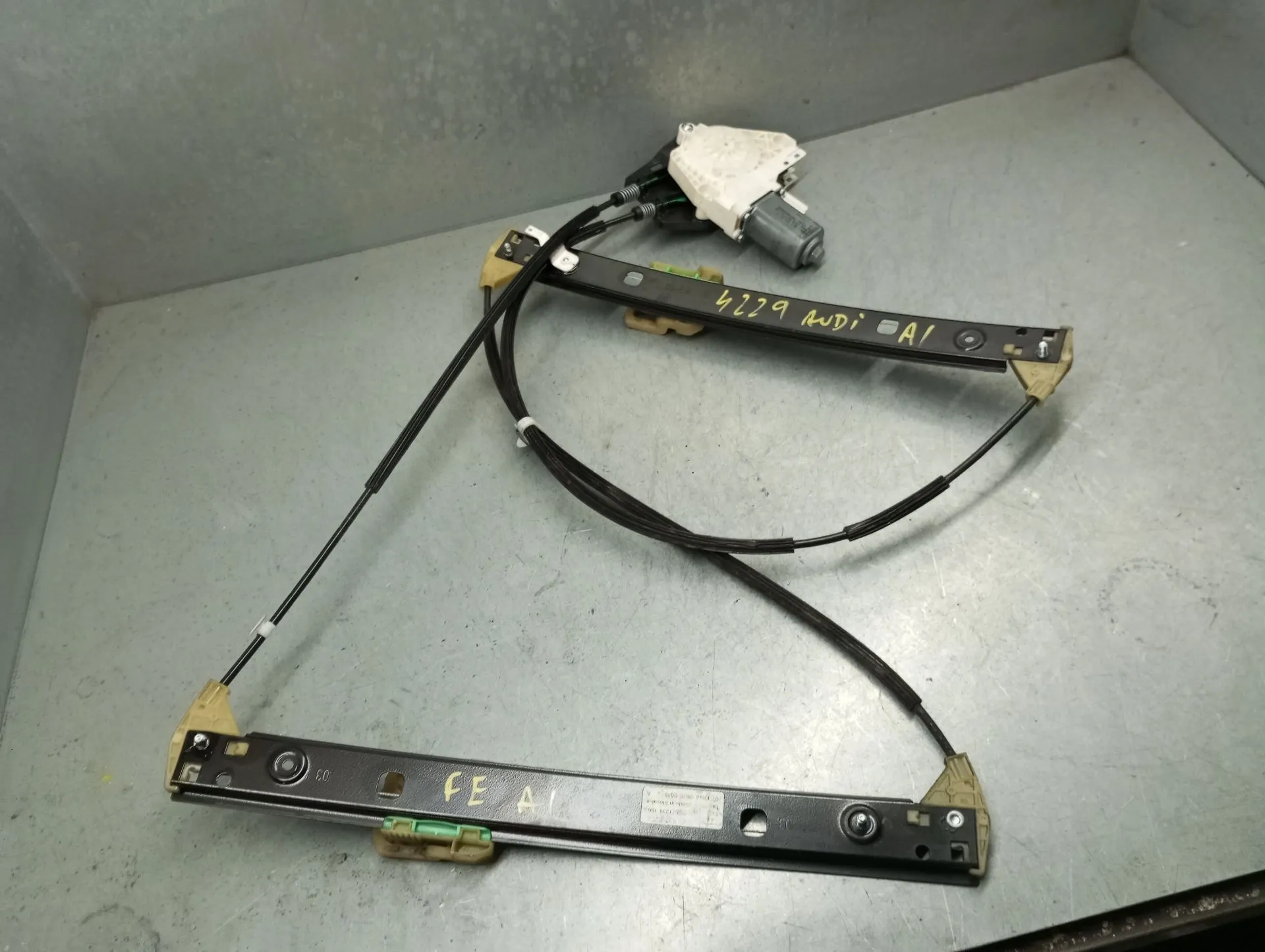 Lève-vitre avant gauche AUDI A1 (8X1, 8XK)