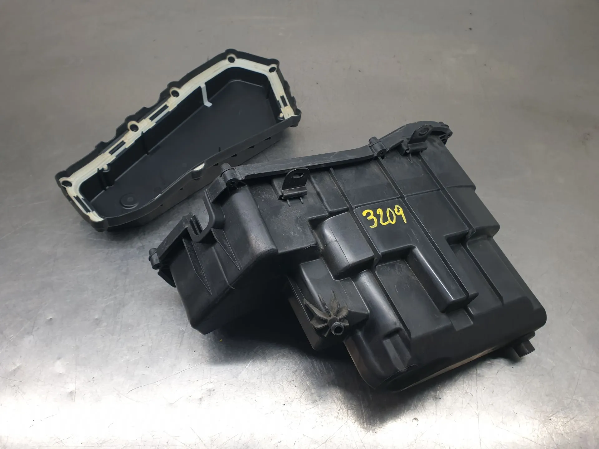 Involúcro / Carcaça dos Fusíveis BMW 3 Gran Turismo (F34) Imagem-2