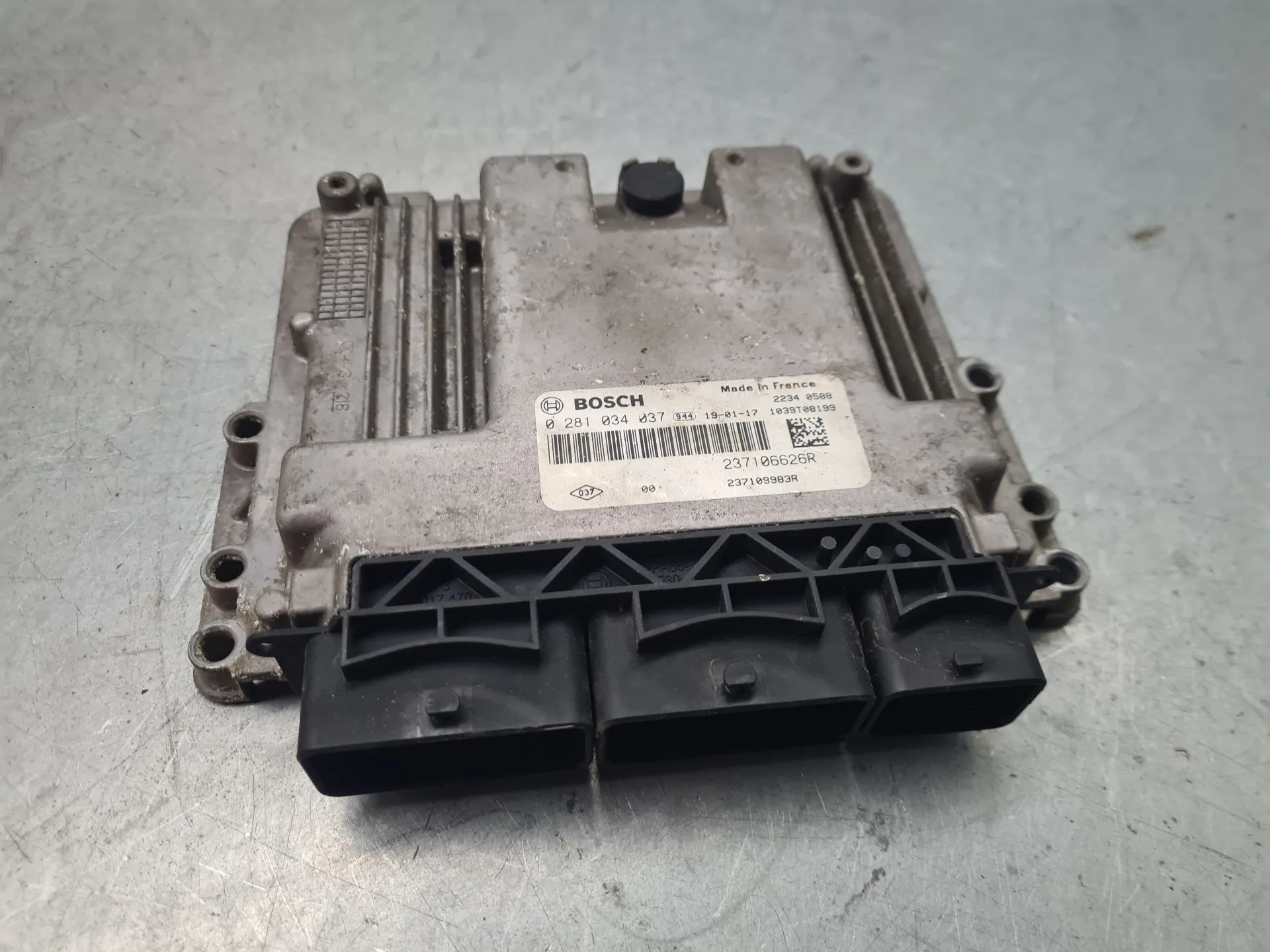 Centralina motor / ECU RENAULT Trafic III (FG_)
