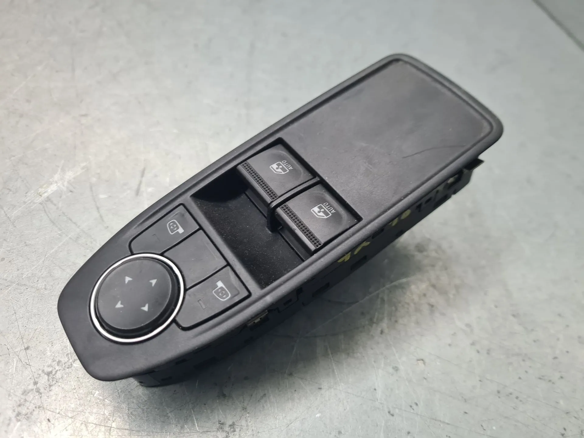 Comando / interruttore alzacristallo anteriore sinistro RENAULT Clio V (BF_)