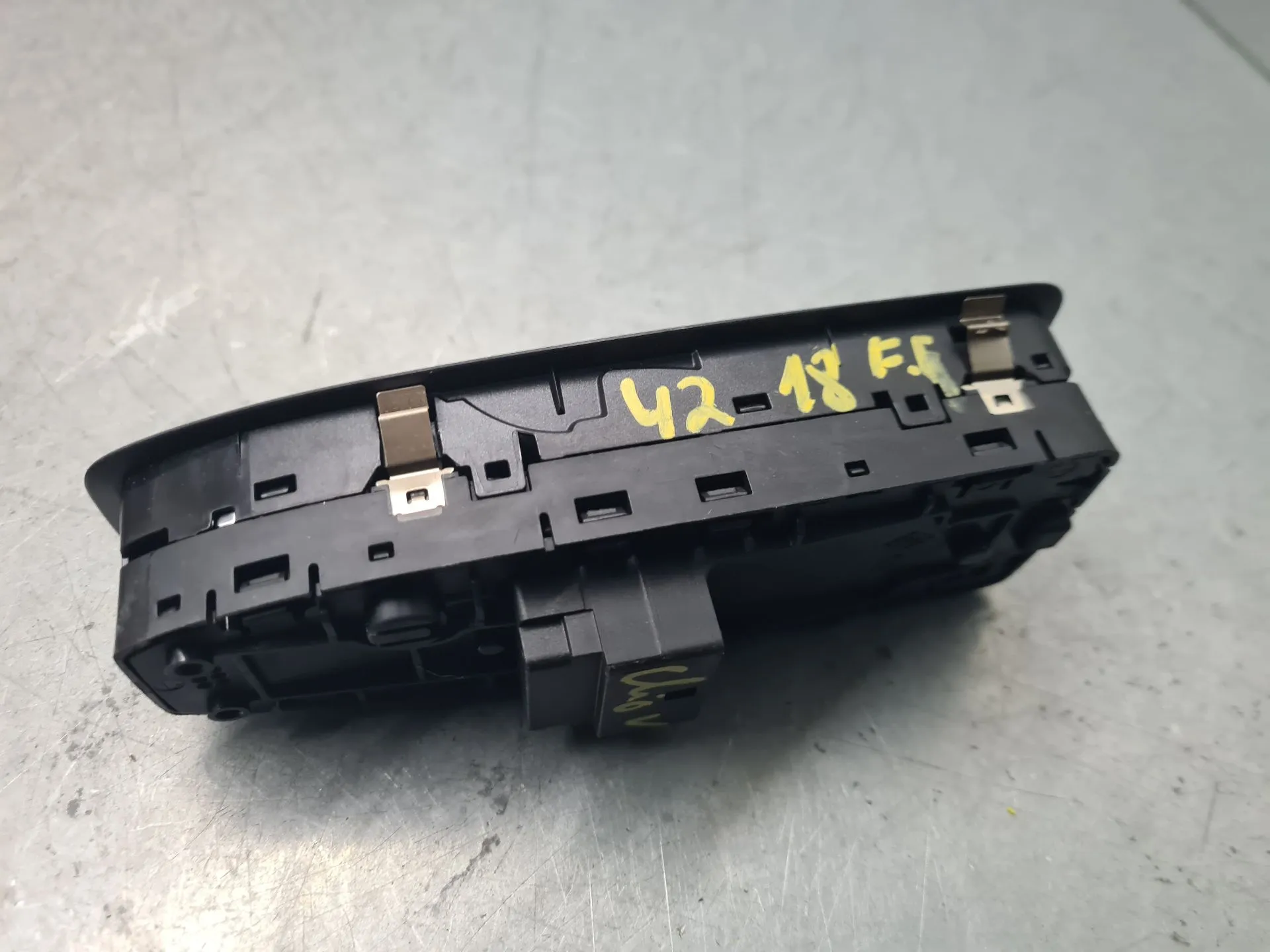 Comando / interruttore alzacristallo anteriore sinistro RENAULT Clio V (BF_) Imagem-1