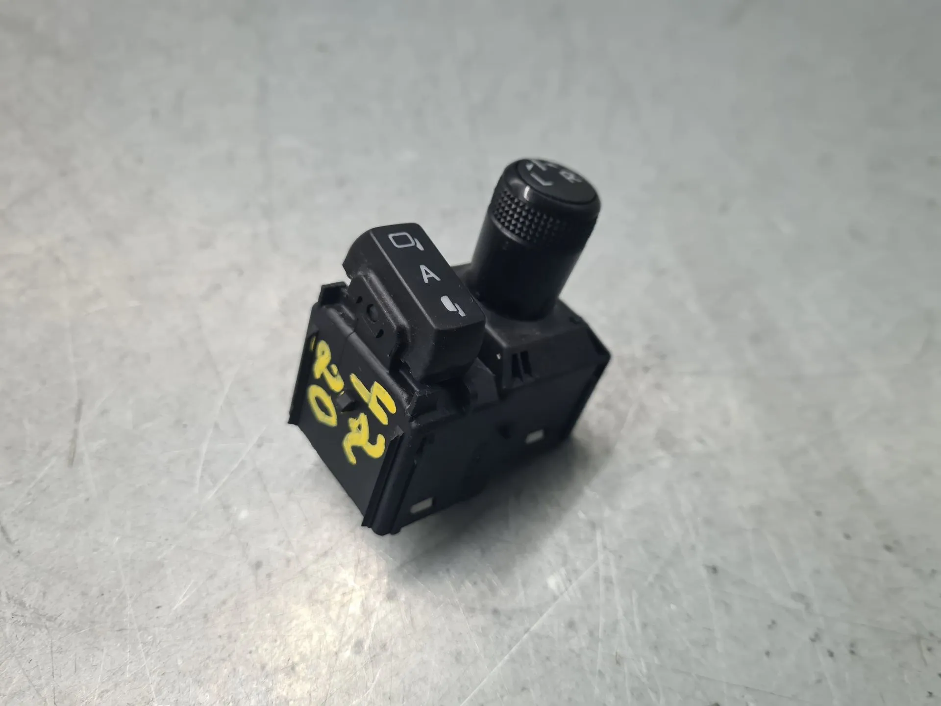 Commande des rétroviseurs TOYOTA C-HR (_X1_) Imagem-1