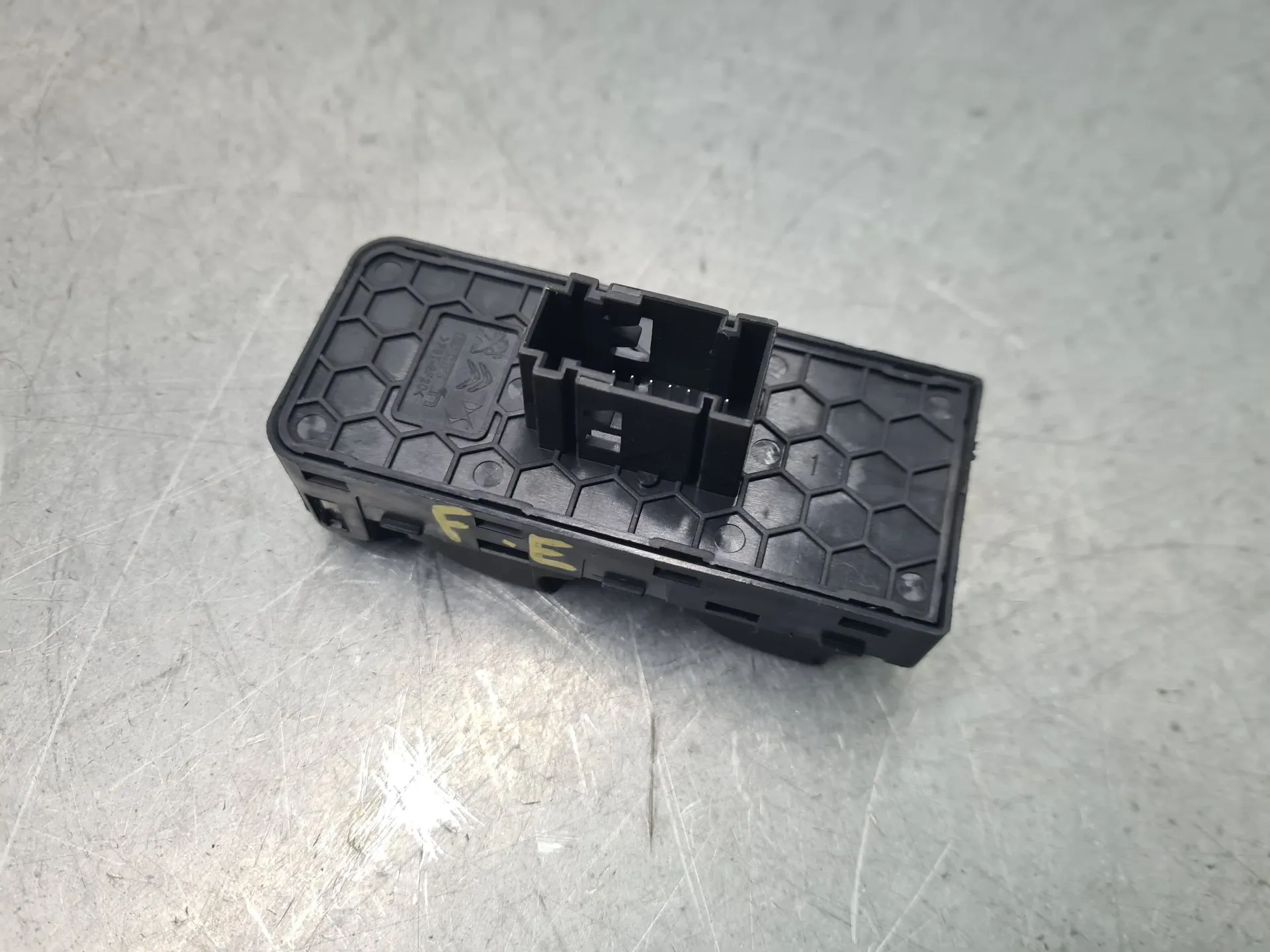 Comando / botão / interruptor vidros frente esquerdo CITROËN C3 III (SX) Imagem-1