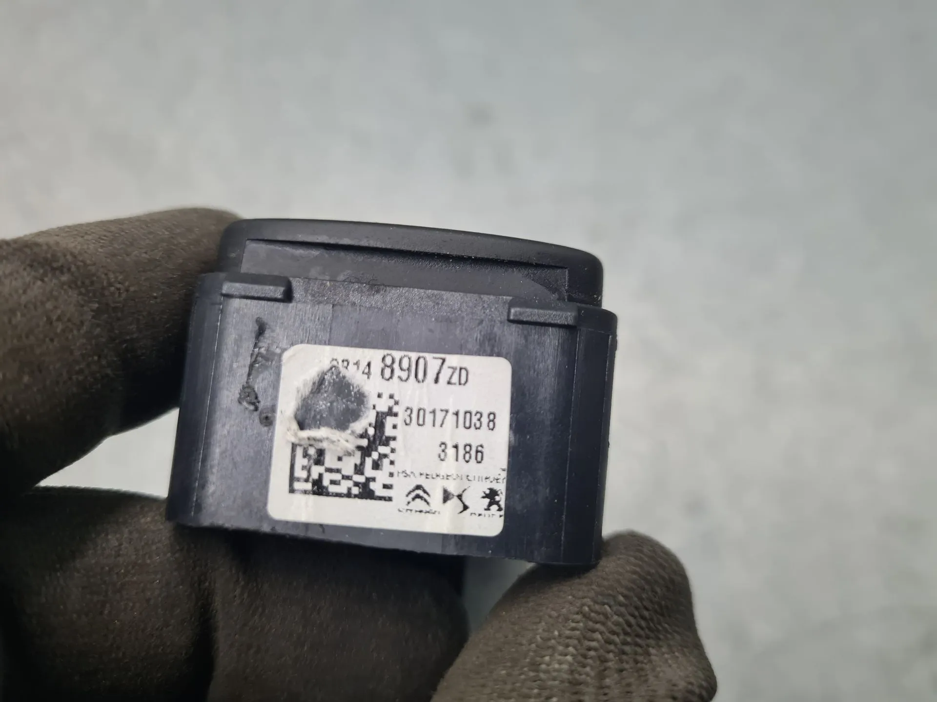 Comando / botão / interruptor vidros frente esquerdo CITROËN C3 III (SX) Imagem-3