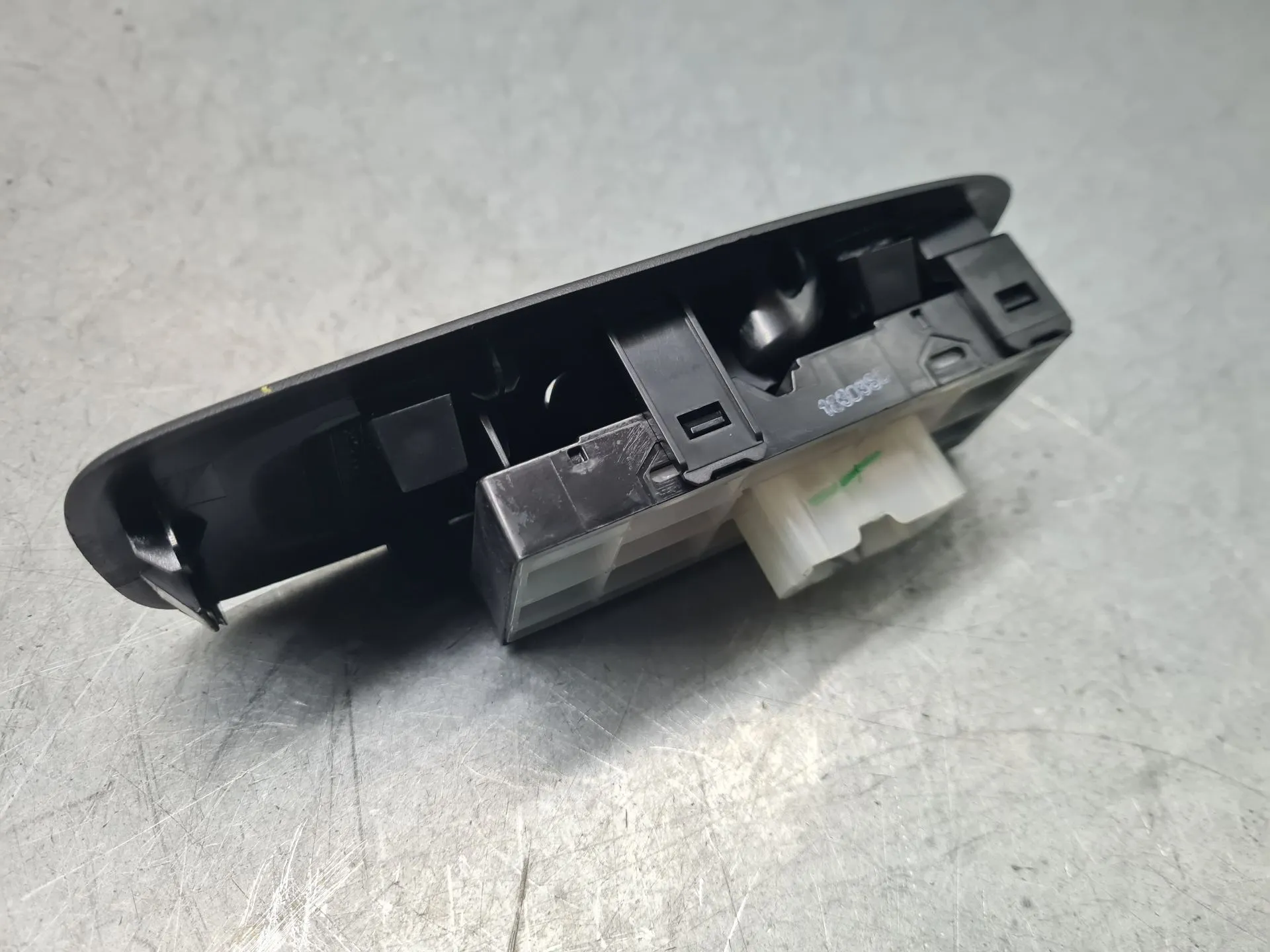 Mando / interruptor elevalunas delantero derecho RENAULT Kadjar (HA_, HL_) Imagem-1