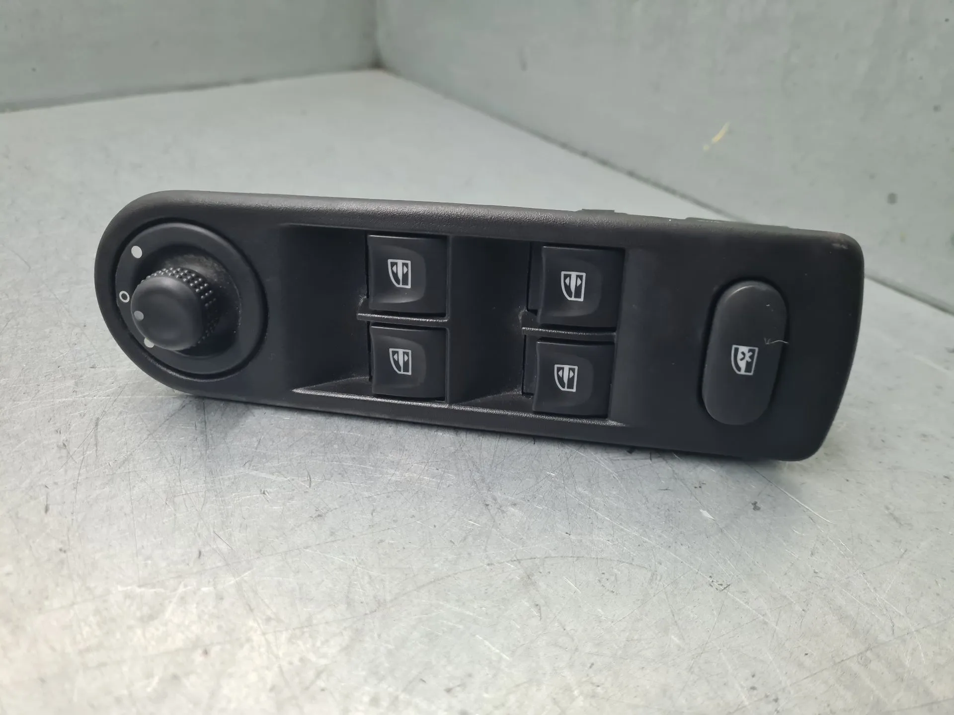 Mando / interruptor elevalunas delantero izquierdo RENAULT Captur (J5_)