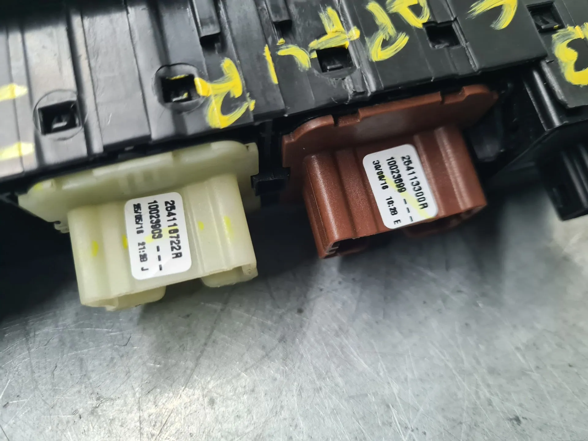 Mando / interruptor elevalunas delantero izquierdo RENAULT Captur (J5_) Imagem-3