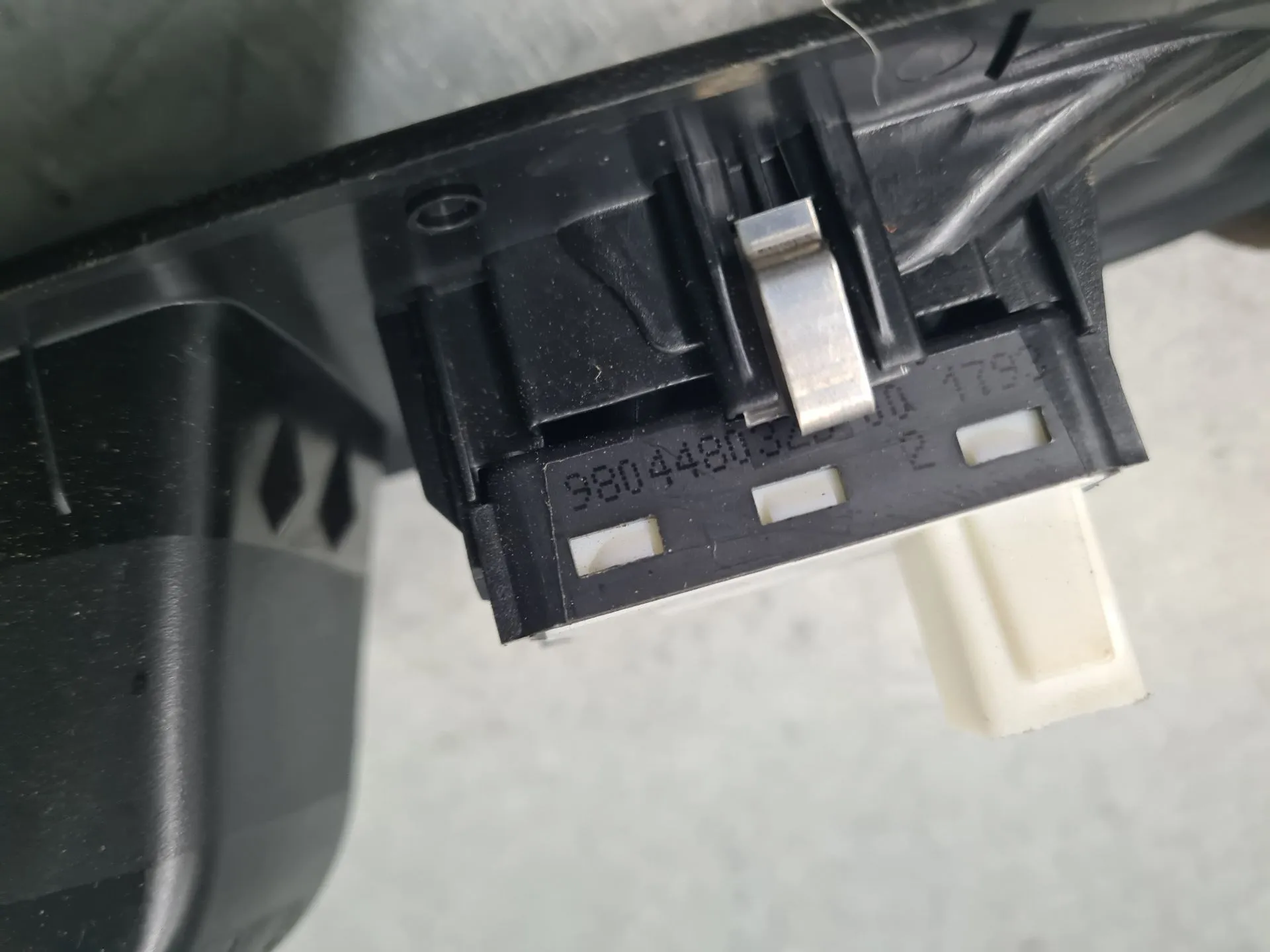 Comando / interruttore alzacristallo posteriore destro PEUGEOT 2008 II (U_) Imagem-3