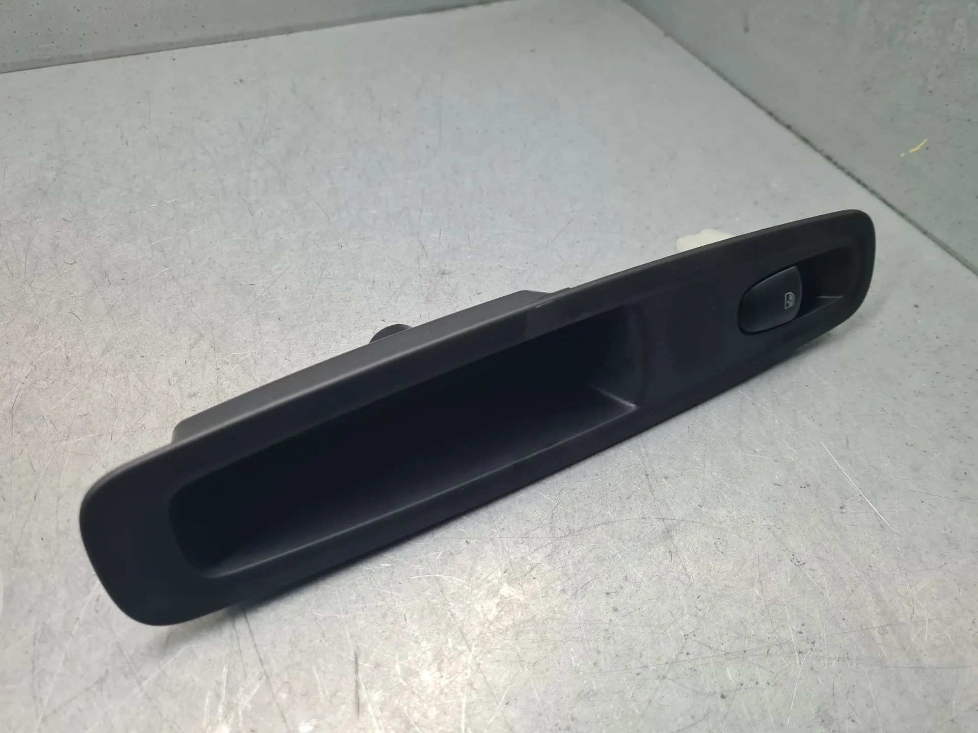 Comando / interruttore alzacristallo posteriore sinistro RENAULT Kadjar (HA_, HL_)