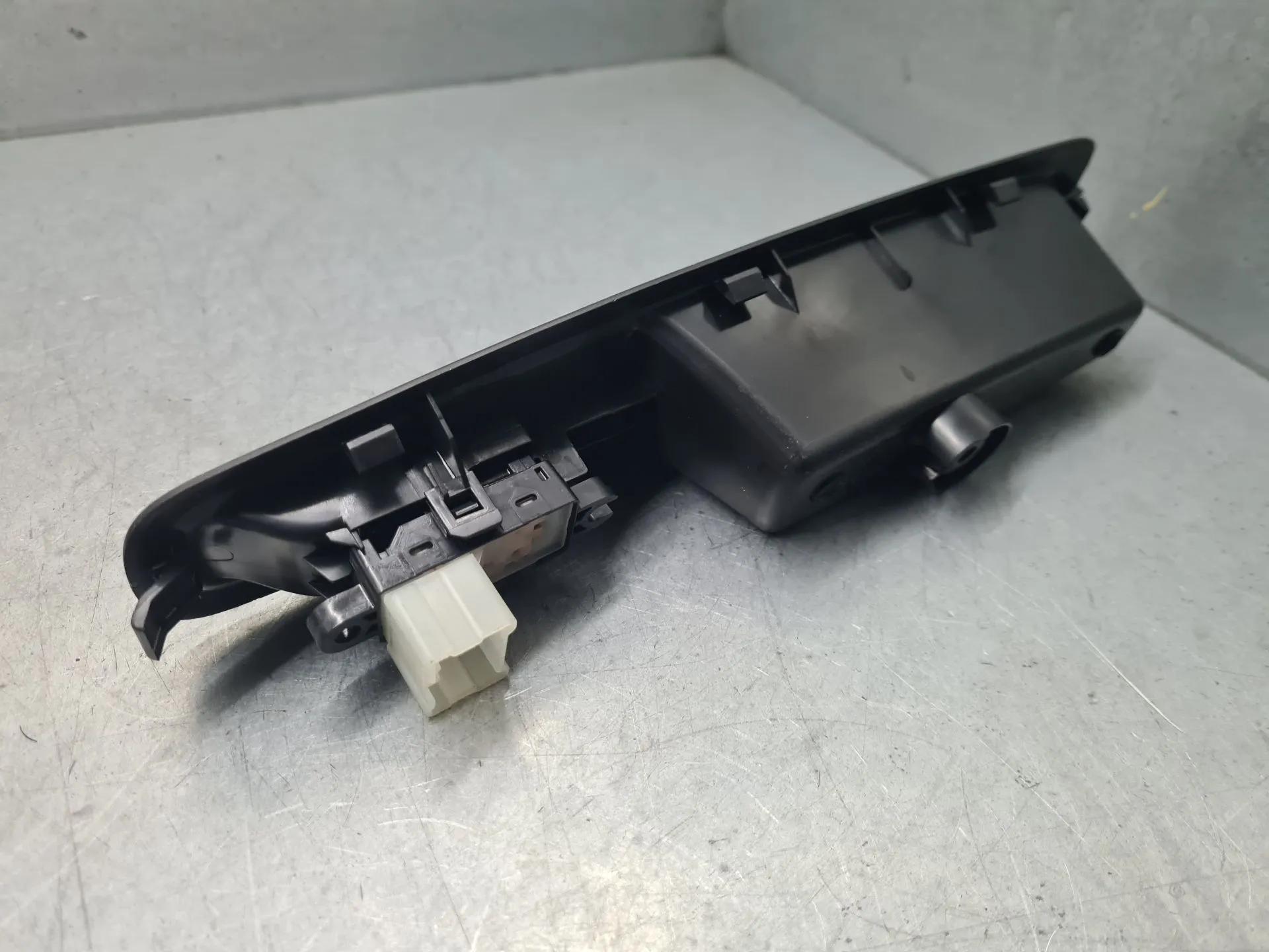 Comando / interruttore alzacristallo posteriore sinistro RENAULT Kadjar (HA_, HL_) Imagem-2