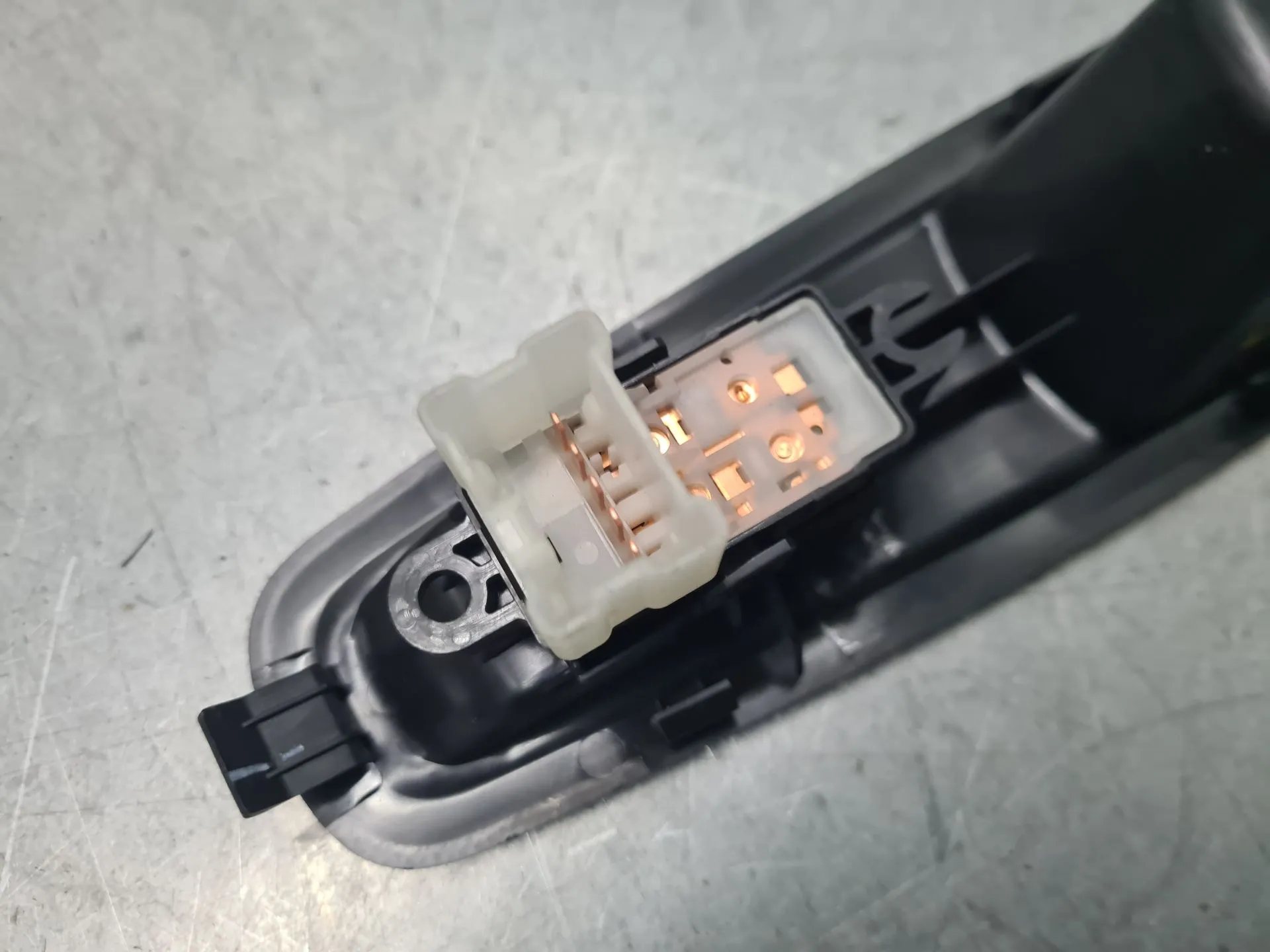 Comando / interruttore alzacristallo posteriore sinistro RENAULT Kadjar (HA_, HL_) Imagem-4