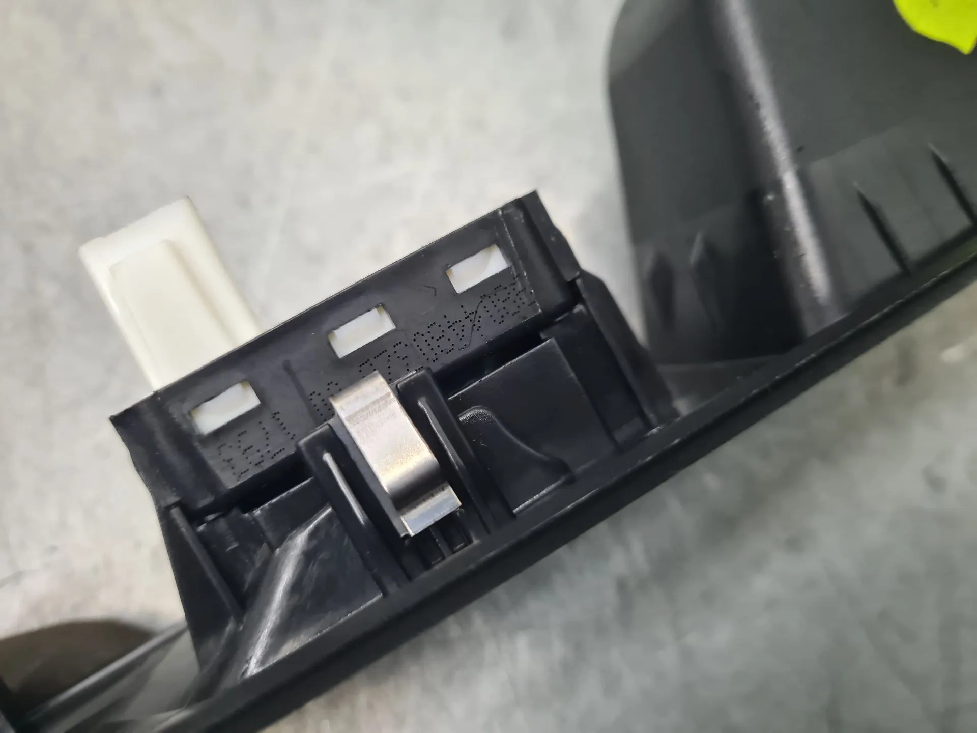 Comando / interruttore alzacristallo posteriore sinistro PEUGEOT 2008 II (U_) Imagem-4