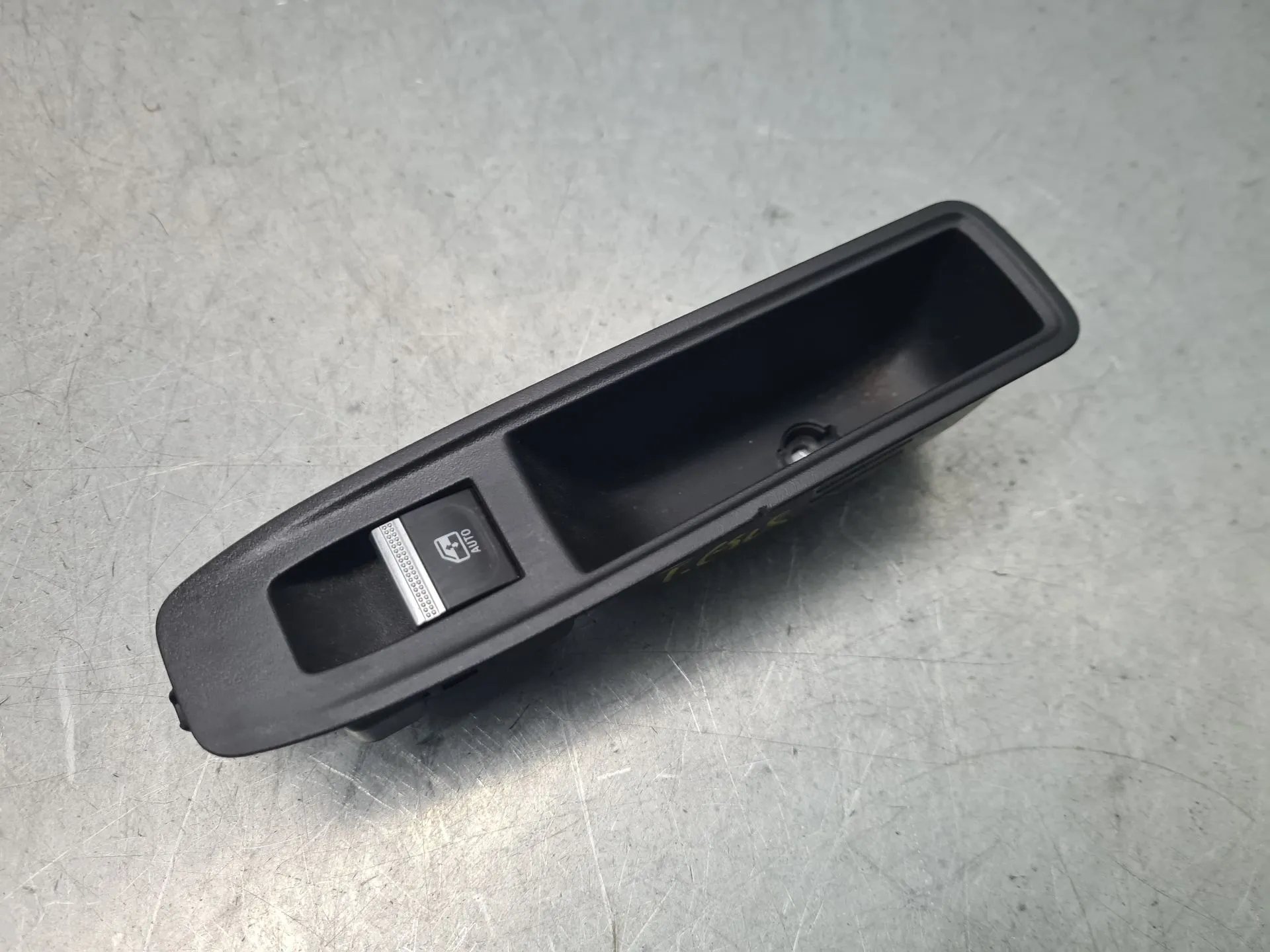 Commande / interrupteur lève-vitre Arrière gauche RENAULT Clio V (BF_)