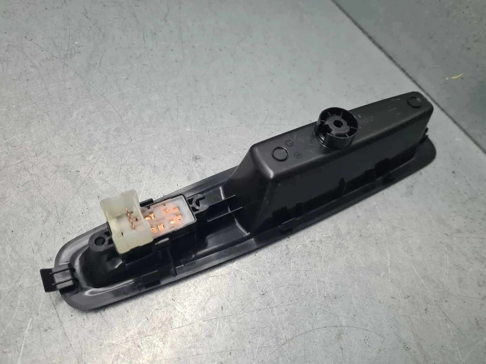 Commande / interrupteur lève-vitre Arrière Droite RENAULT Kadjar (HA_, HL_) Imagem-2