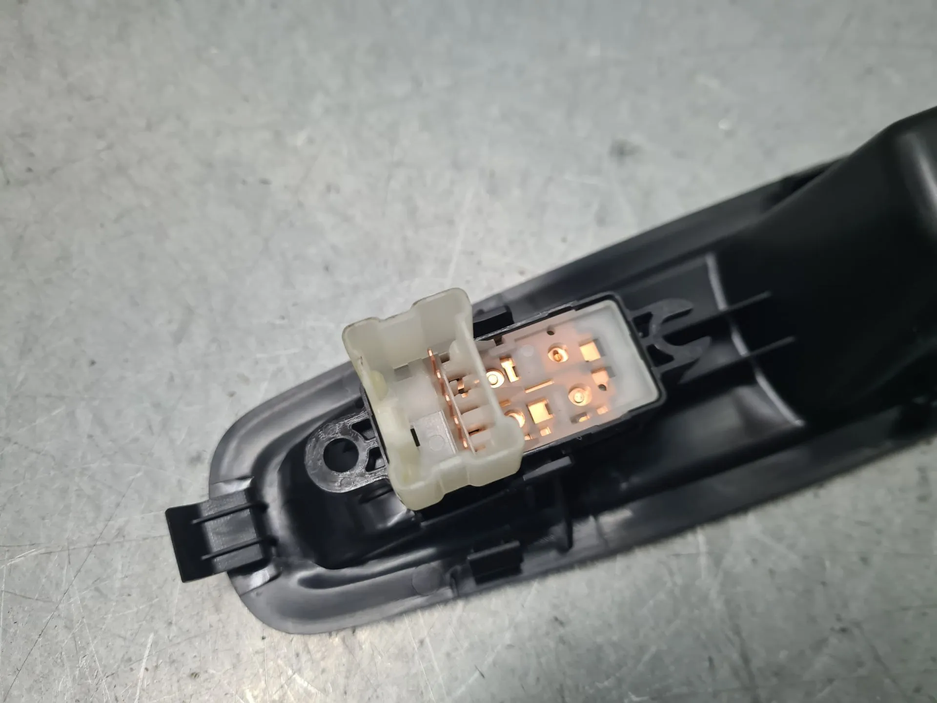 Commande / interrupteur lève-vitre Arrière Droite RENAULT Kadjar (HA_, HL_) Imagem-3