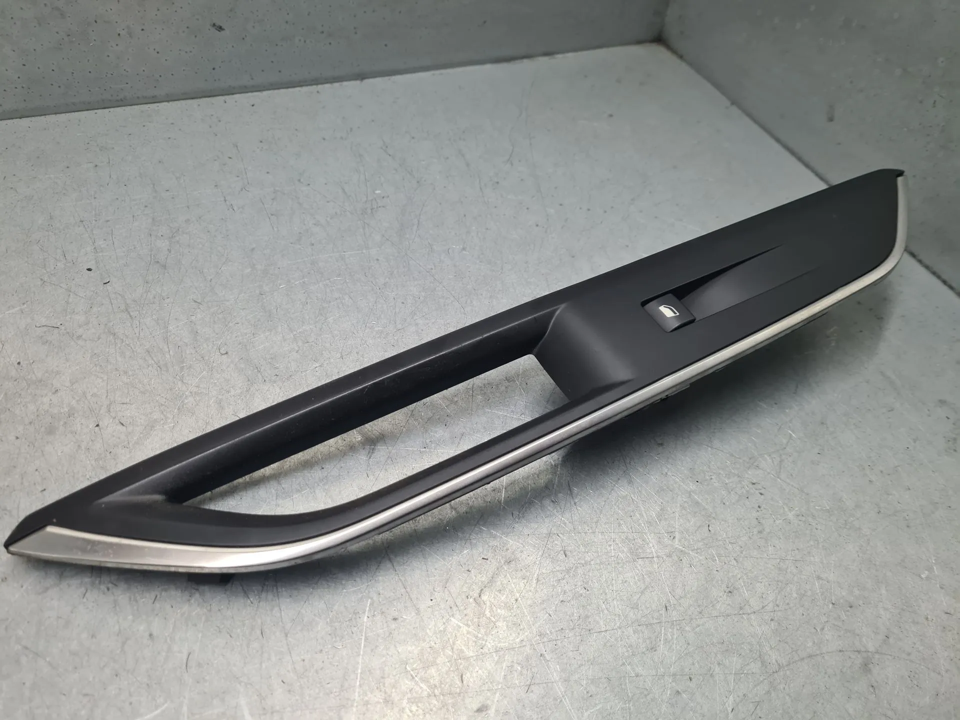 Mando / interruptor elevalunas delantero derecho PEUGEOT 3008 II (M_)