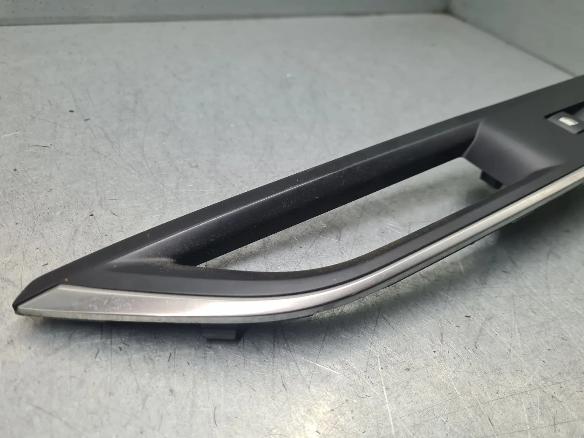 Mando / interruptor elevalunas delantero derecho PEUGEOT 3008 II (M_) Imagem-1