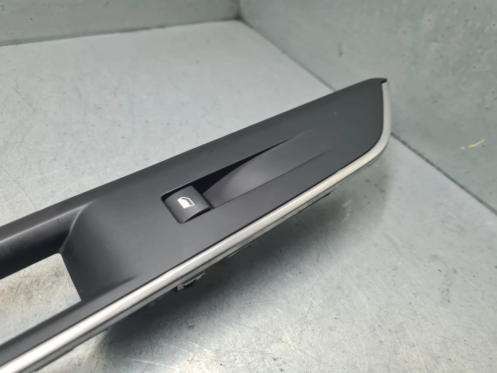 Mando / interruptor elevalunas delantero derecho PEUGEOT 3008 II (M_) Imagem-2