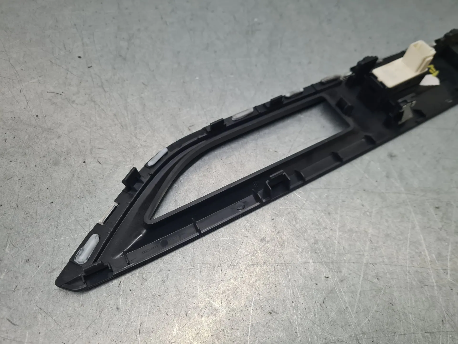 Mando / interruptor elevalunas delantero derecho PEUGEOT 3008 II (M_) Imagem-4