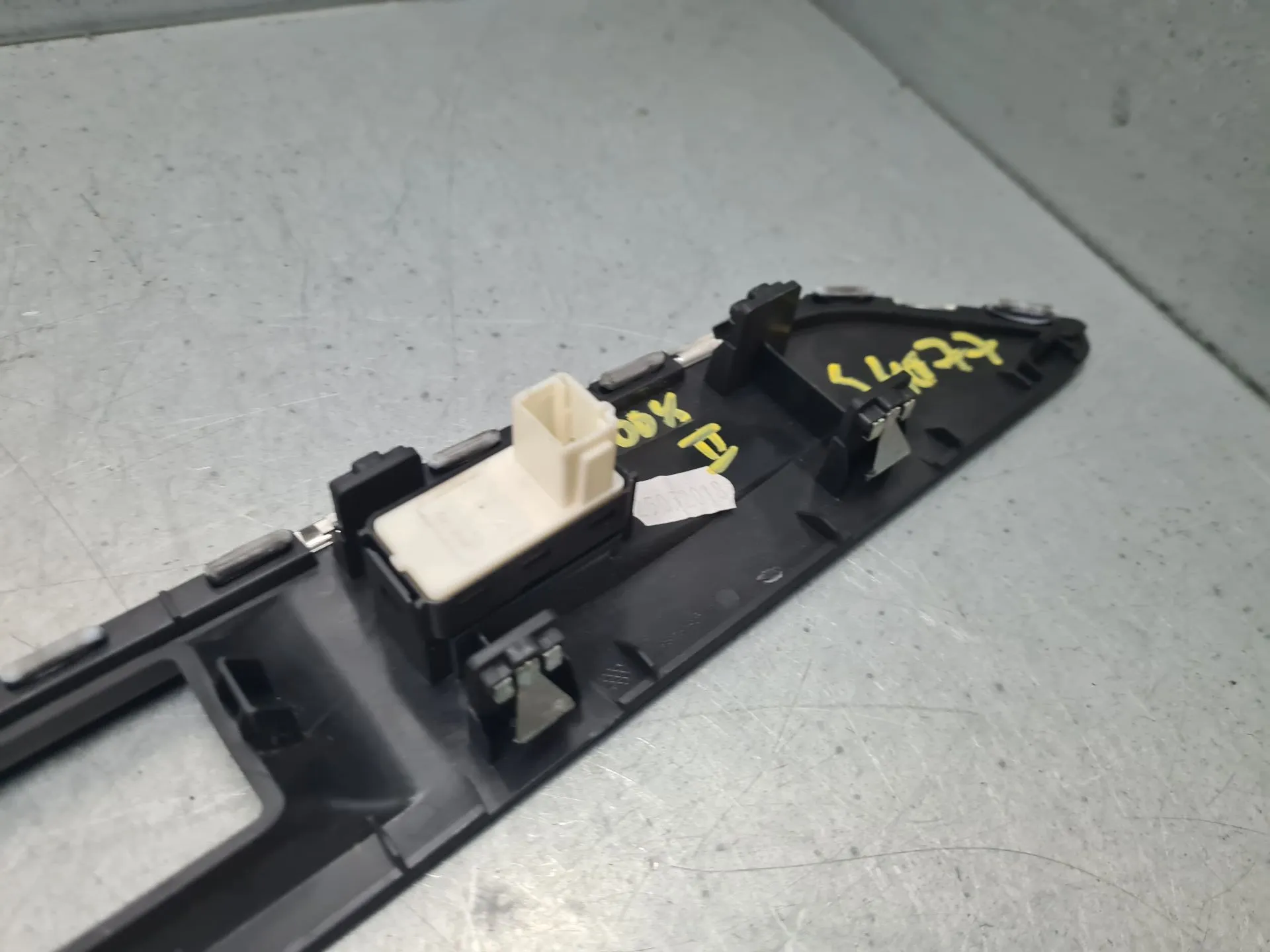 Mando / interruptor elevalunas delantero derecho PEUGEOT 3008 II (M_) Imagem-3