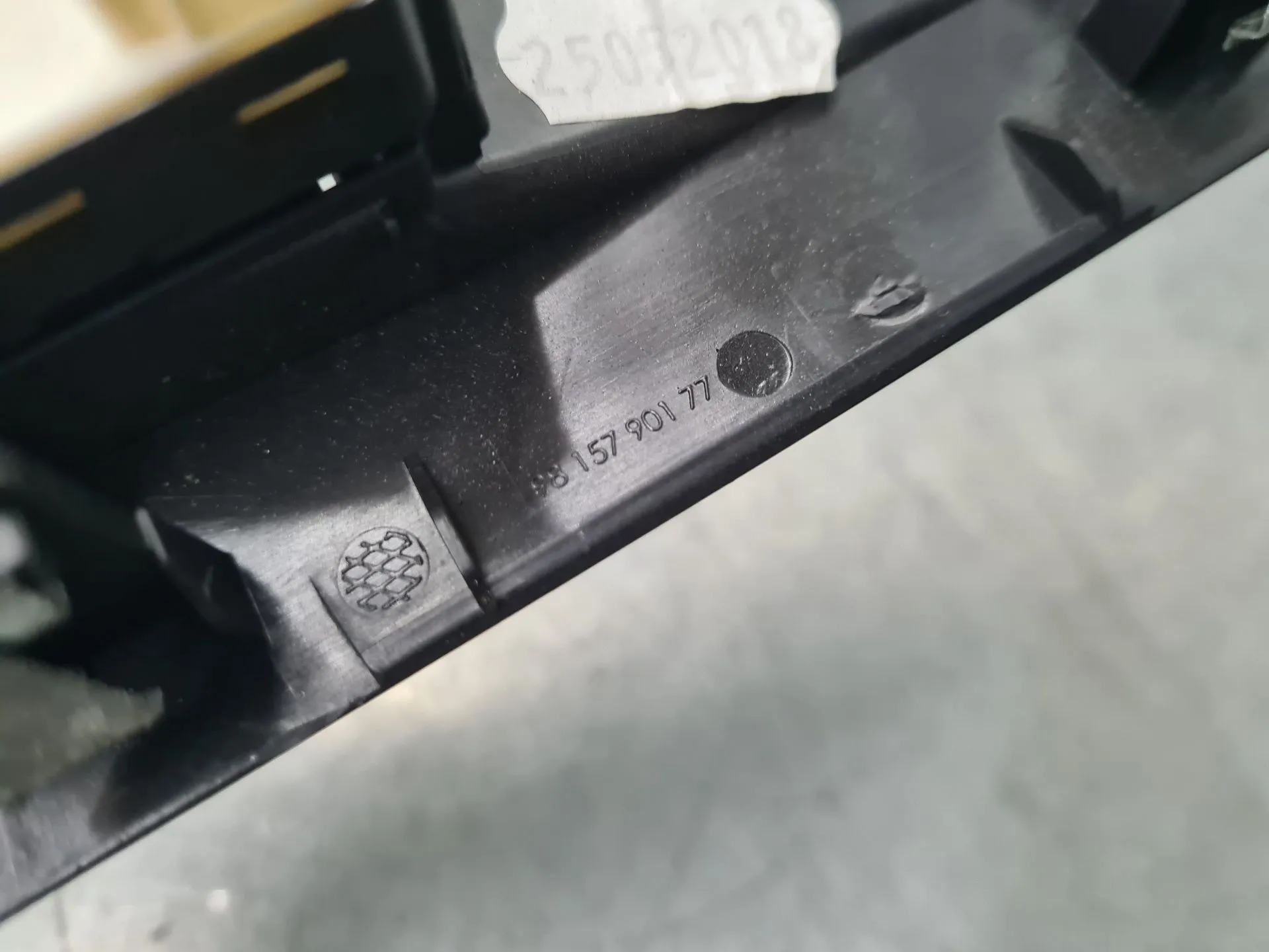 Mando / interruptor elevalunas delantero derecho PEUGEOT 3008 II (M_) Imagem-5