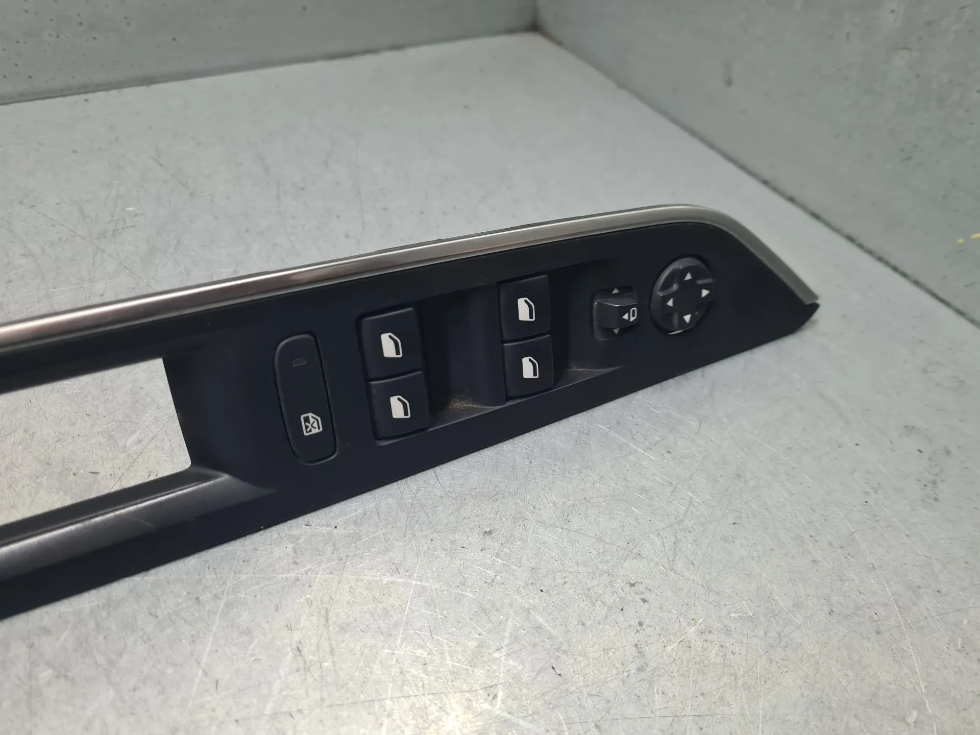 Comando / botão / interruptor vidros frente esquerdo PEUGEOT 5008 II (M_) Imagem-1