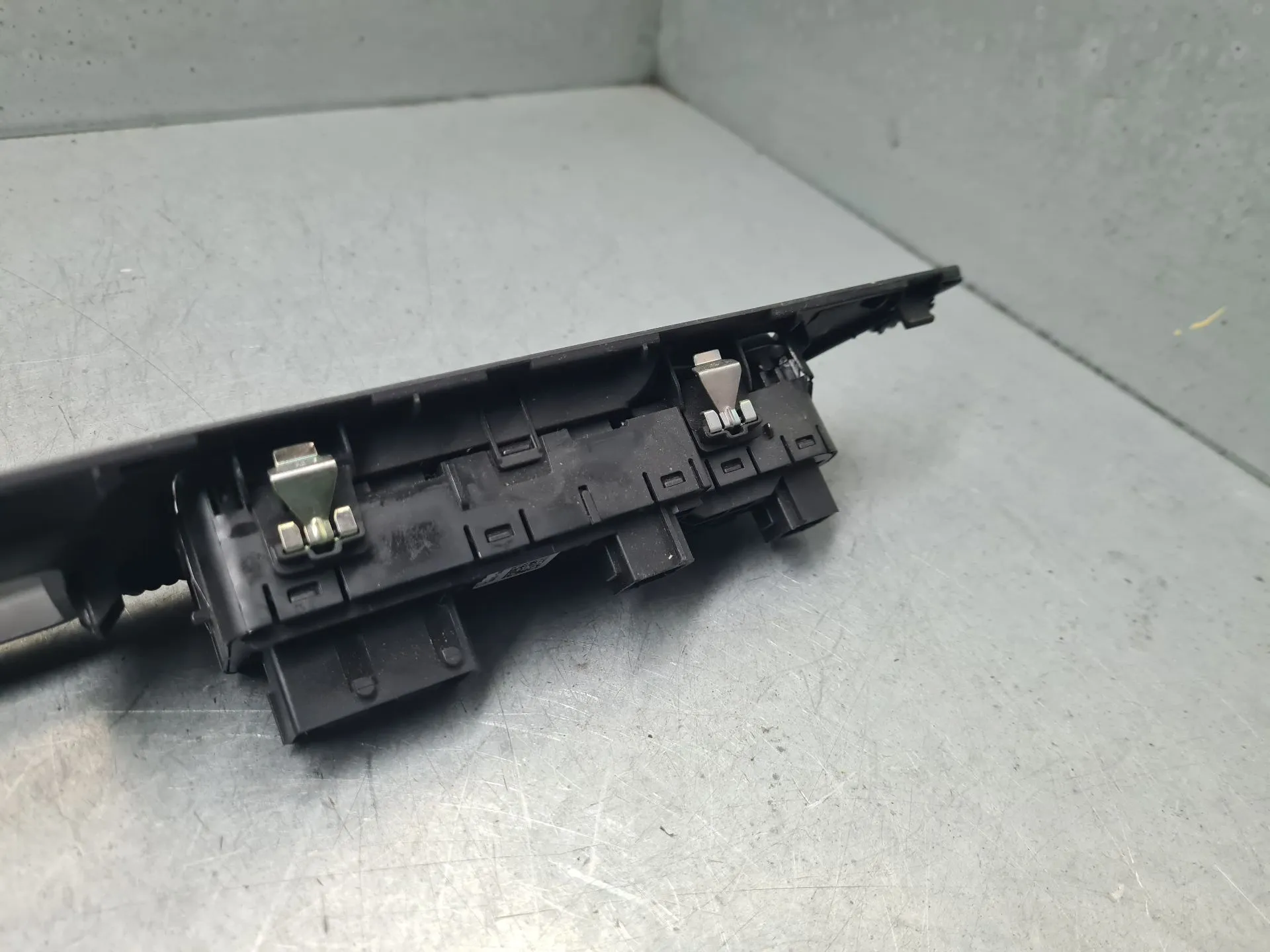 Comando / botão / interruptor vidros frente esquerdo PEUGEOT 5008 II (M_) Imagem-3