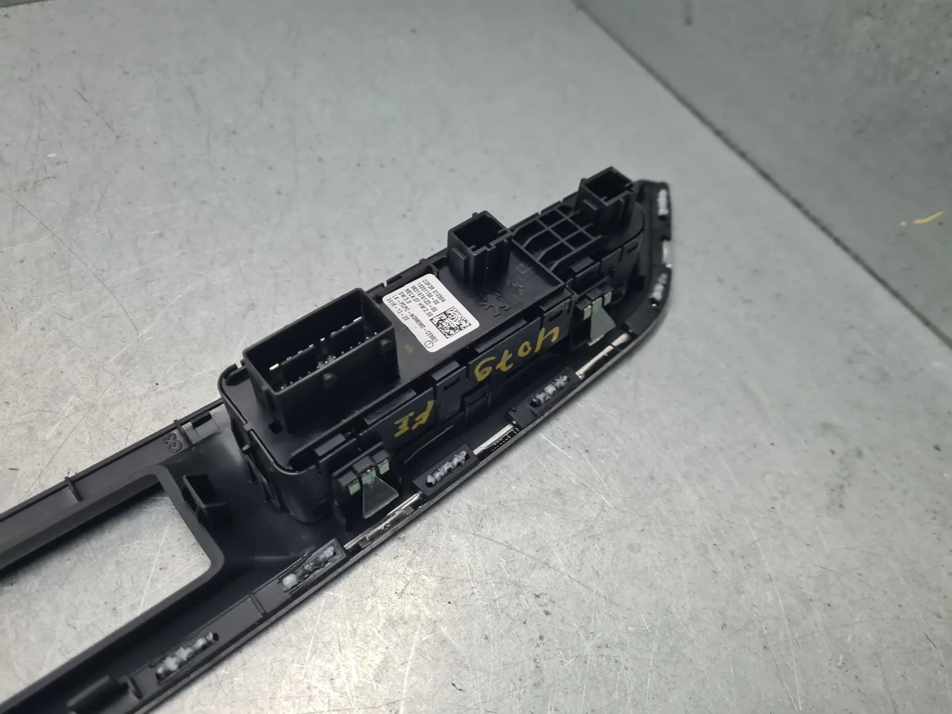 Comando / botão / interruptor vidros frente esquerdo PEUGEOT 5008 II (M_) Imagem-5