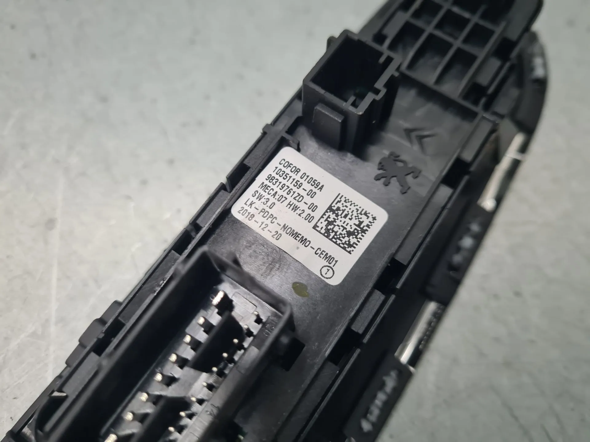 Comando / botão / interruptor vidros frente esquerdo PEUGEOT 5008 II (M_) Imagem-8