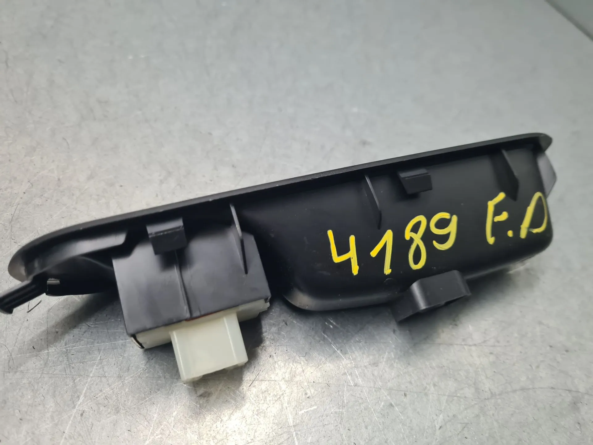 Mando / interruptor elevalunas delantero derecho RENAULT Twingo III (BCM_) Imagem-1