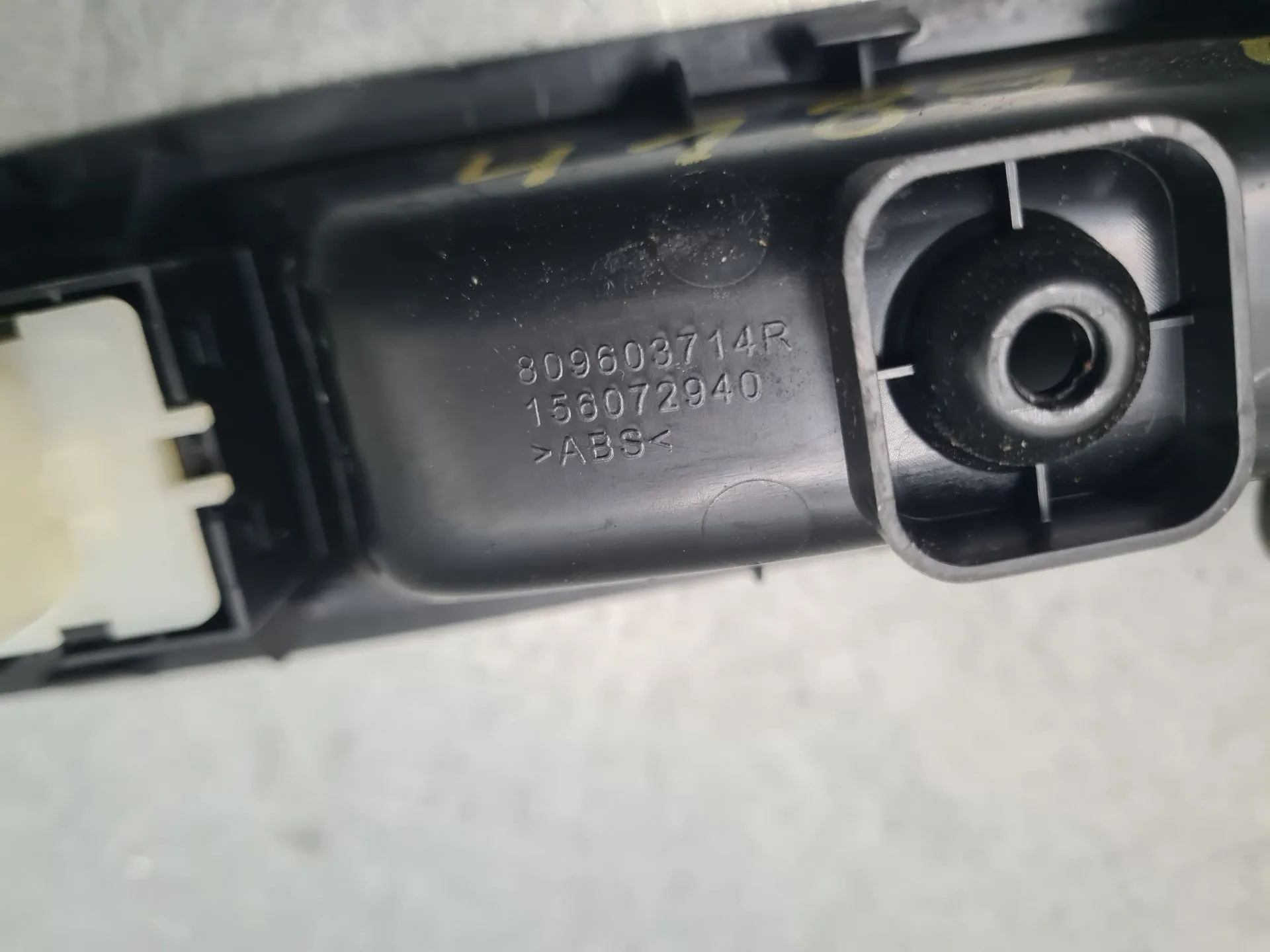 Mando / interruptor elevalunas delantero derecho RENAULT Twingo III (BCM_) Imagem-5