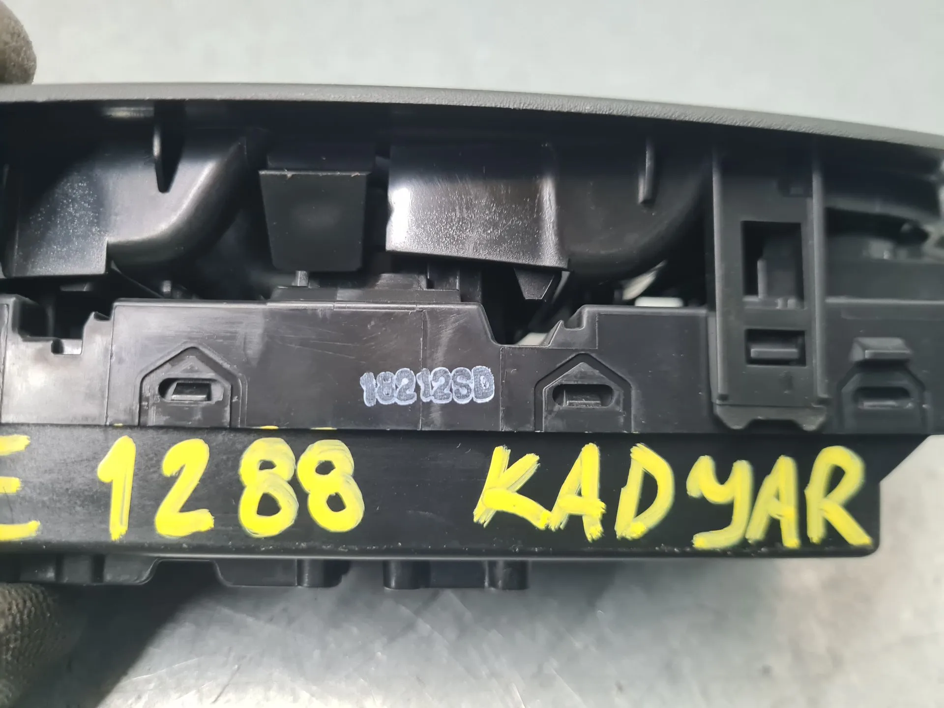 Comando / interruttore alzacristallo anteriore sinistro RENAULT Kadjar (HA_, HL_) Imagem-3